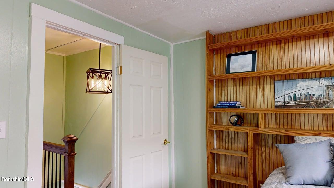208 Columbia St, Adams, Massachusetts image 27