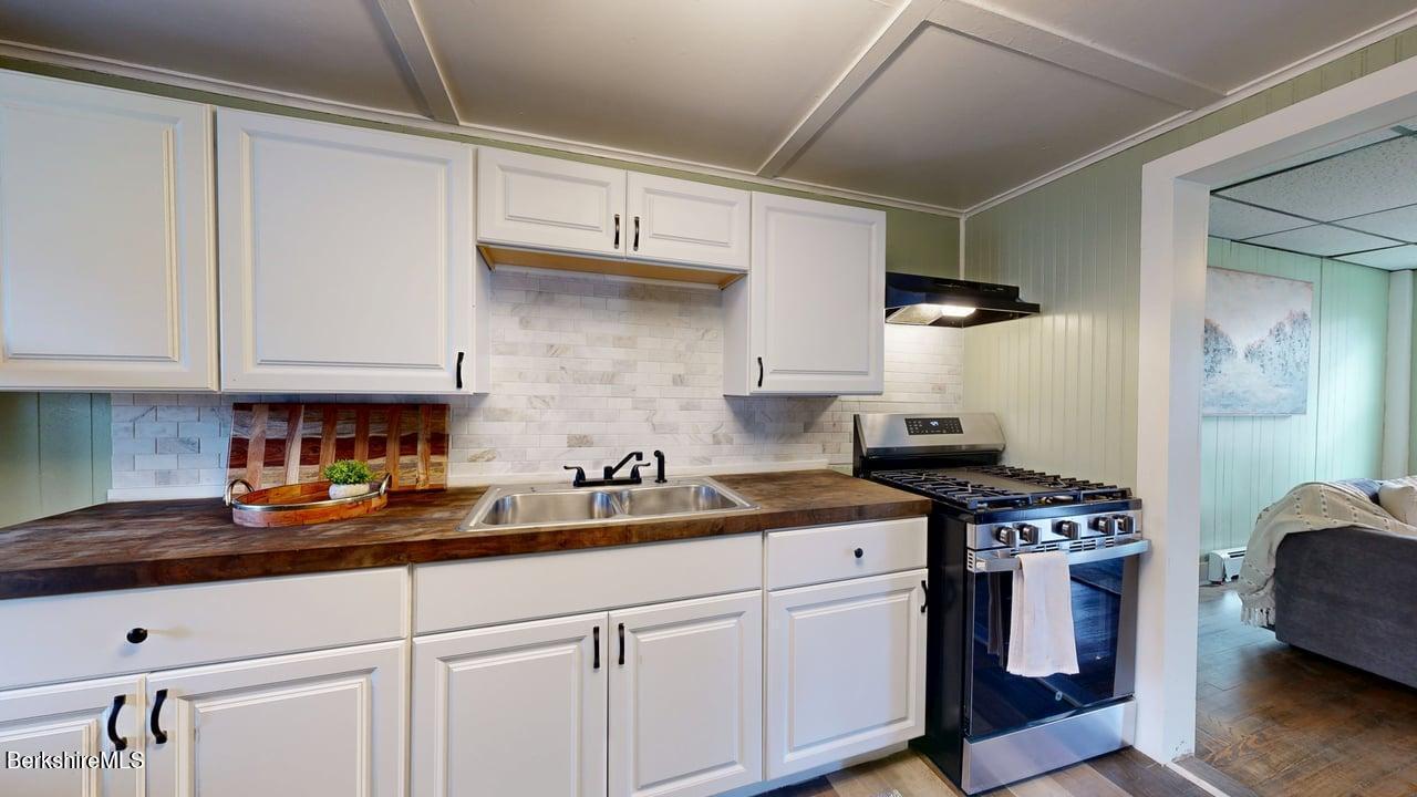 208 Columbia St, Adams, Massachusetts image 12