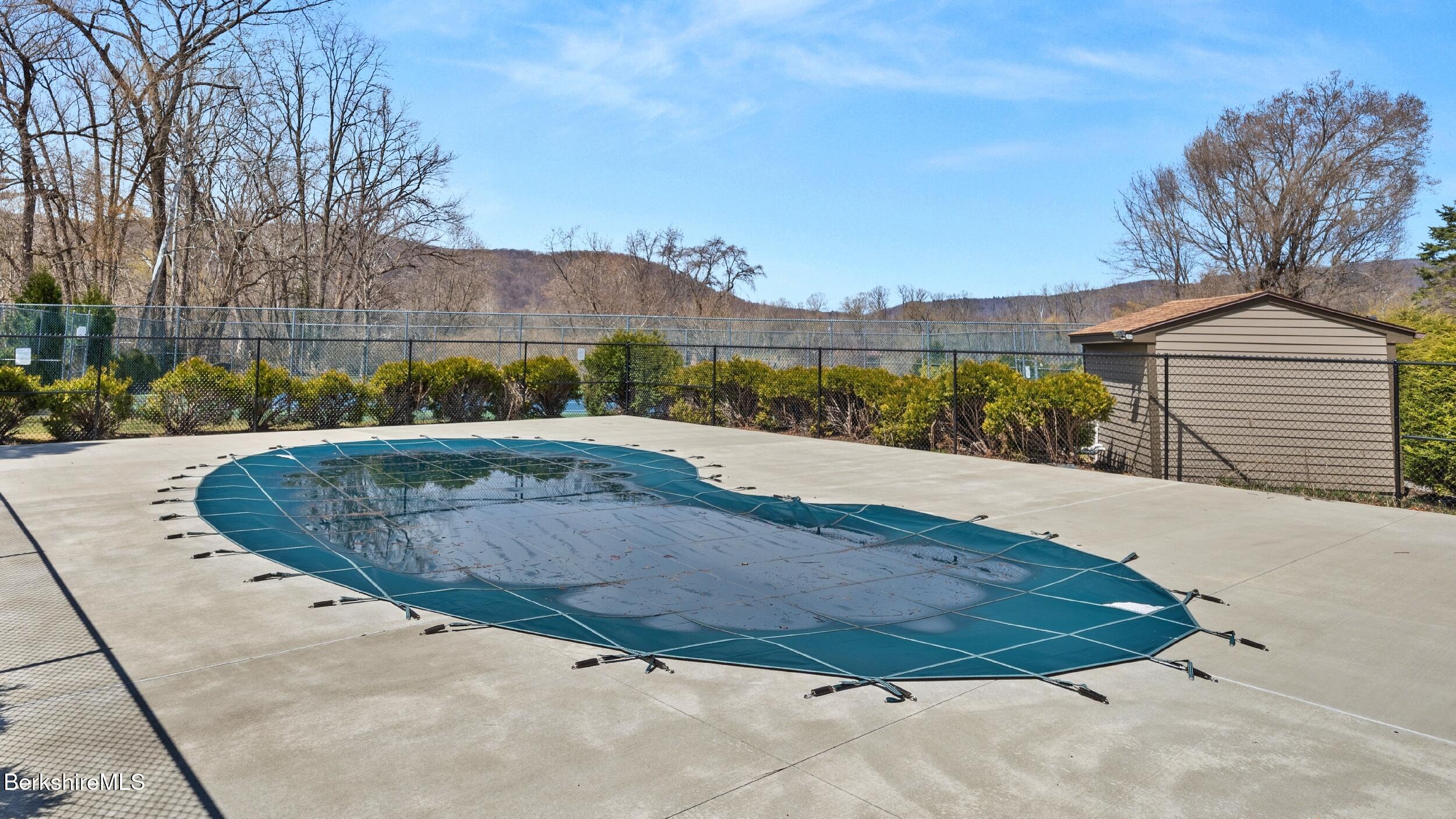 424 N Hemlock Ln, Williamstown, Massachusetts image 39