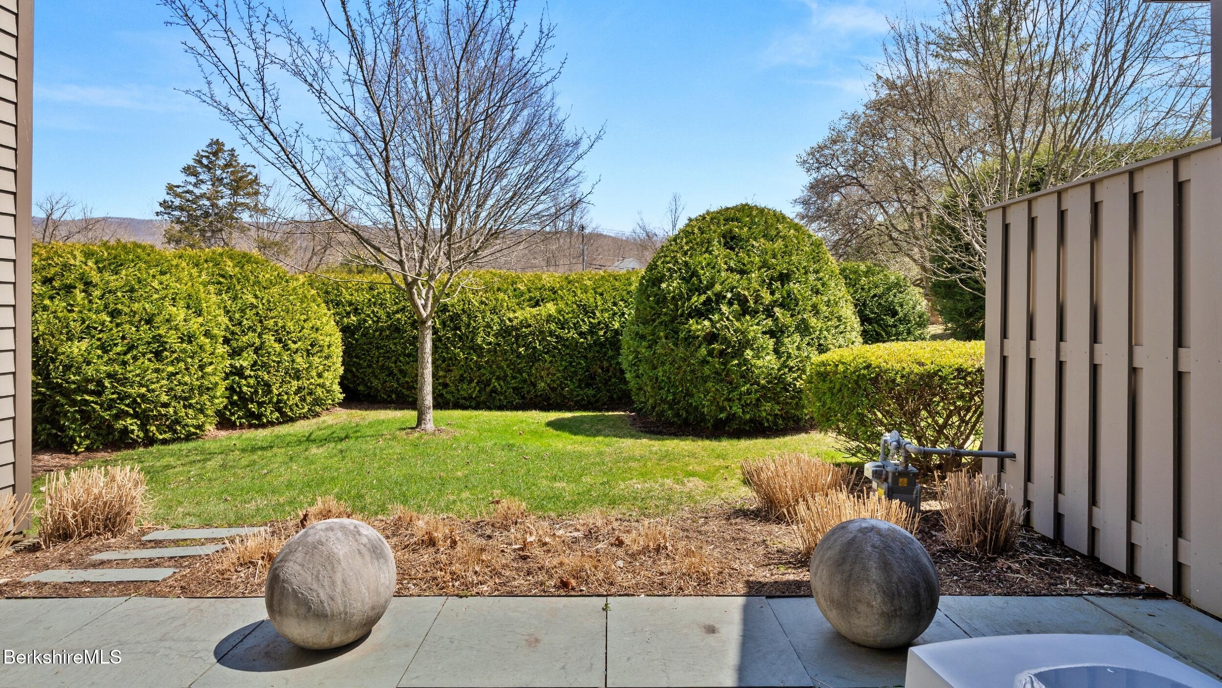 424 N Hemlock Ln, Williamstown, Massachusetts image 6