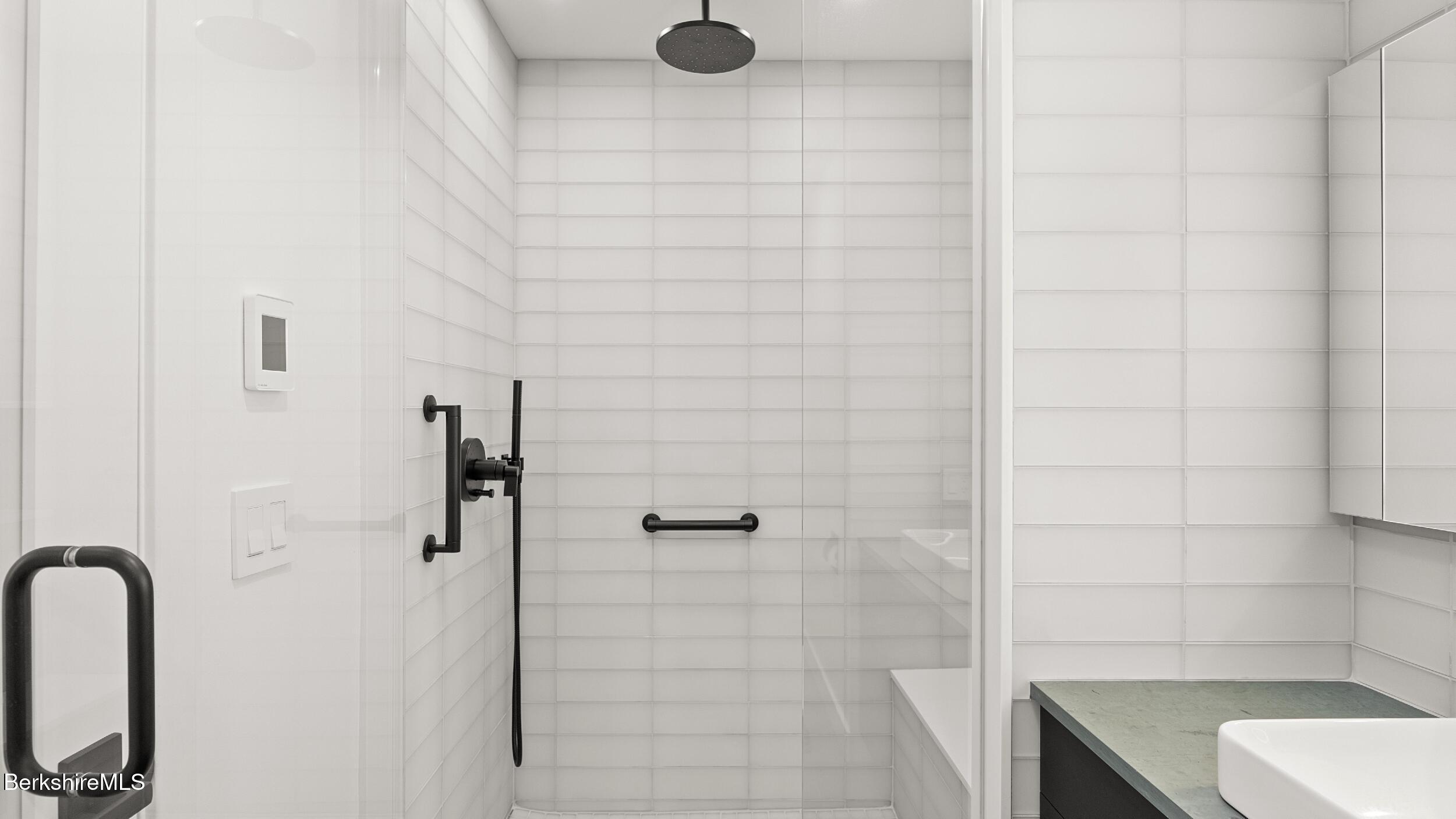 424 N Hemlock Ln, Williamstown, Massachusetts image 32