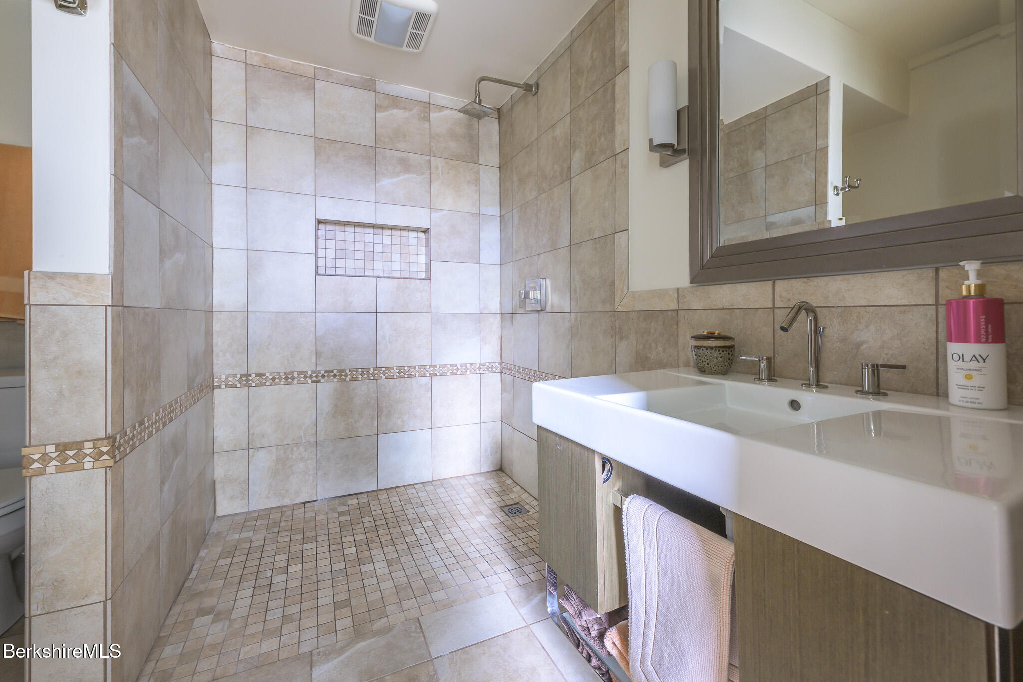 850 Summer St #M11, Lee, Massachusetts image 22