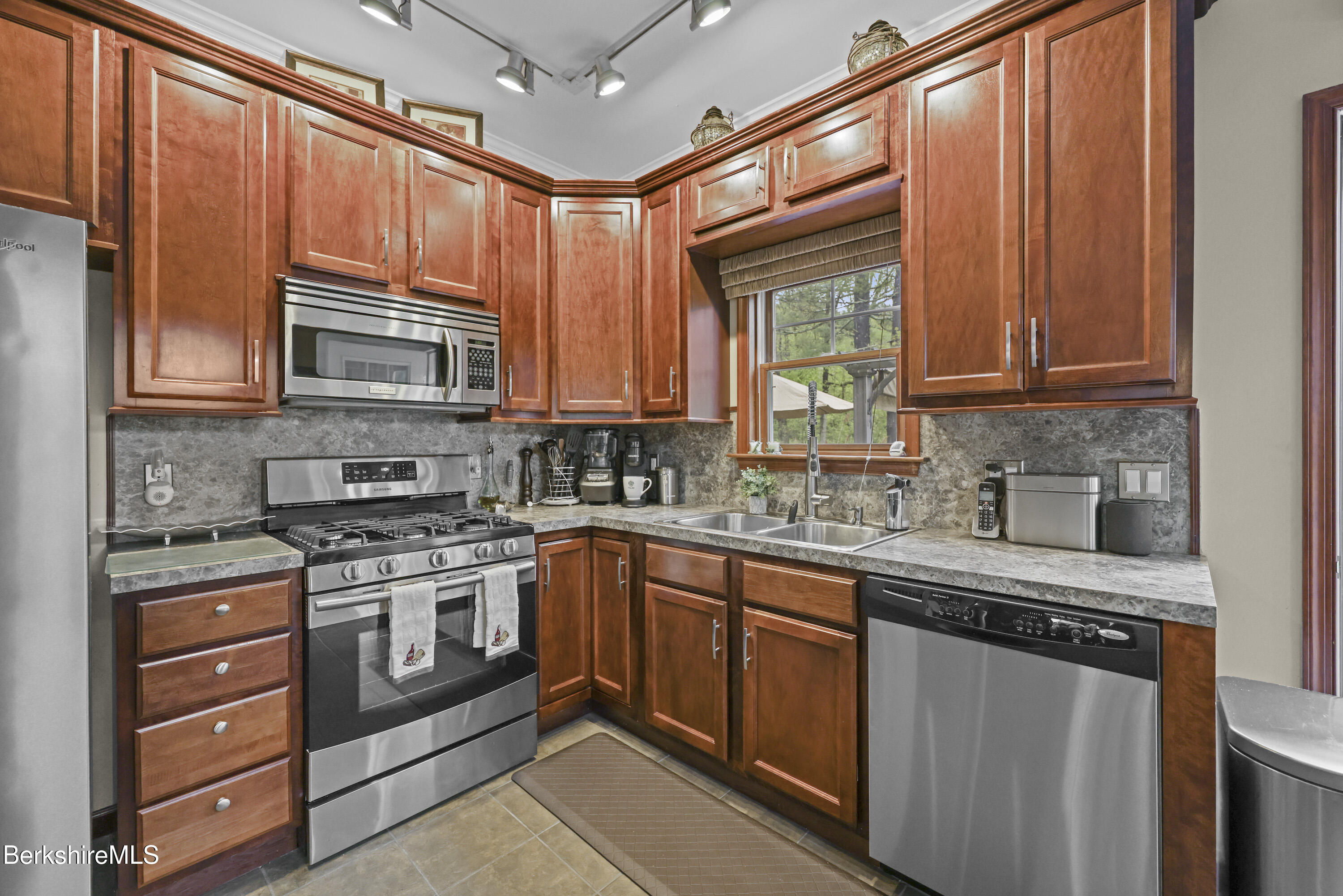 2 Emily Ct, Great Barrington, Massachusetts image 11