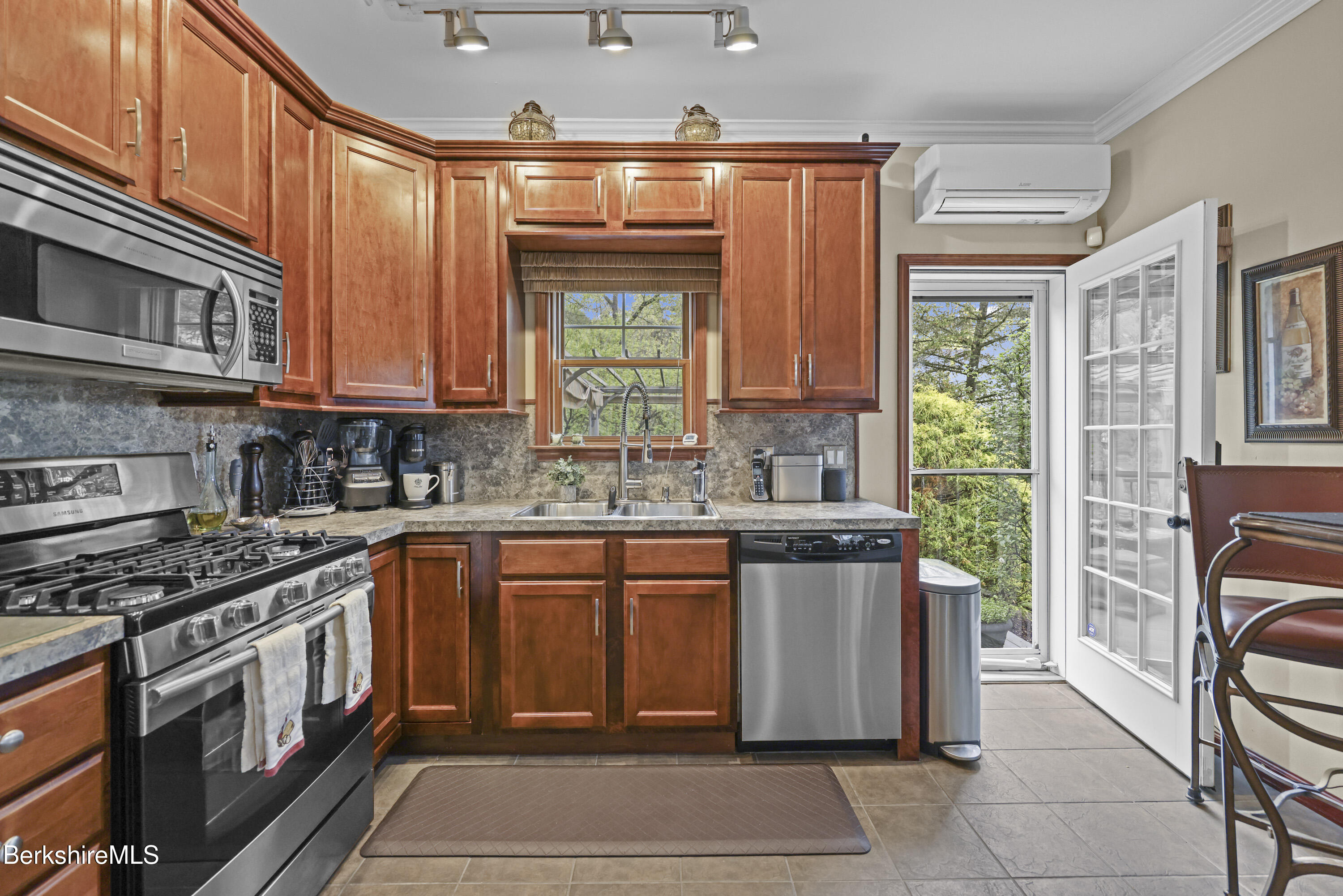 2 Emily Ct, Great Barrington, Massachusetts image 10
