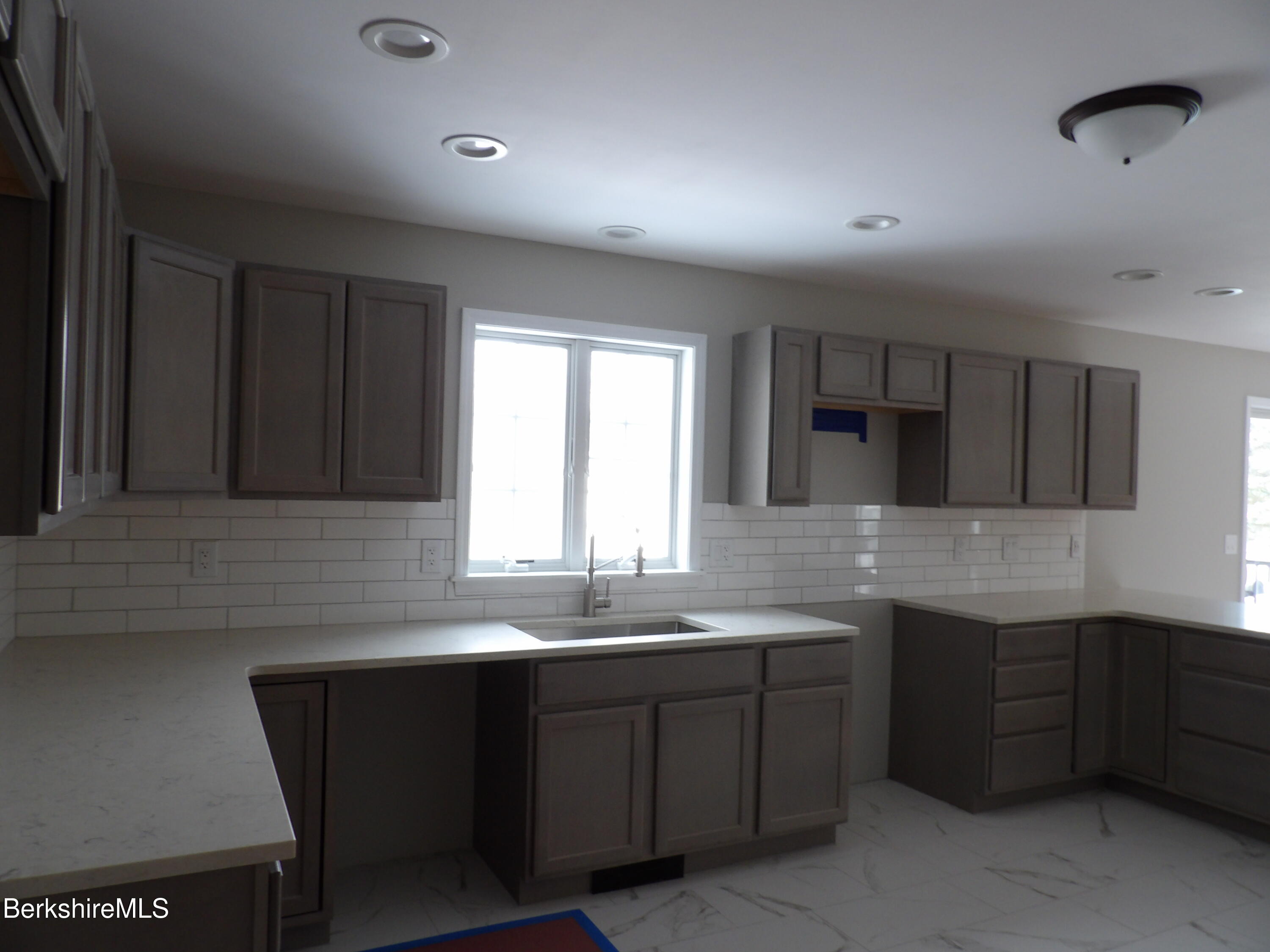 18 Lacona St, Lanesborough, Massachusetts image 12