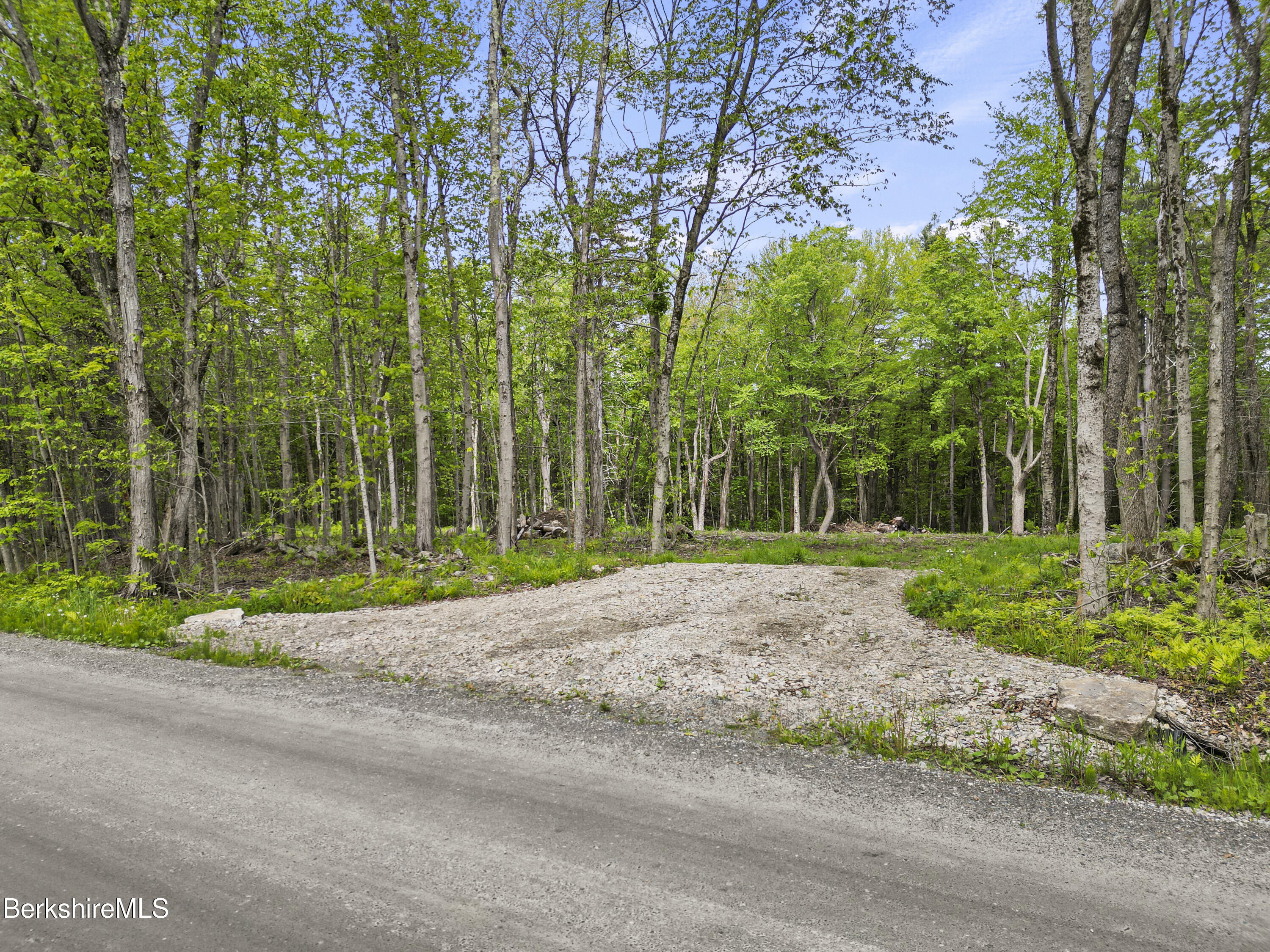 514 Fred Snow Rd, Becket, Massachusetts image 3