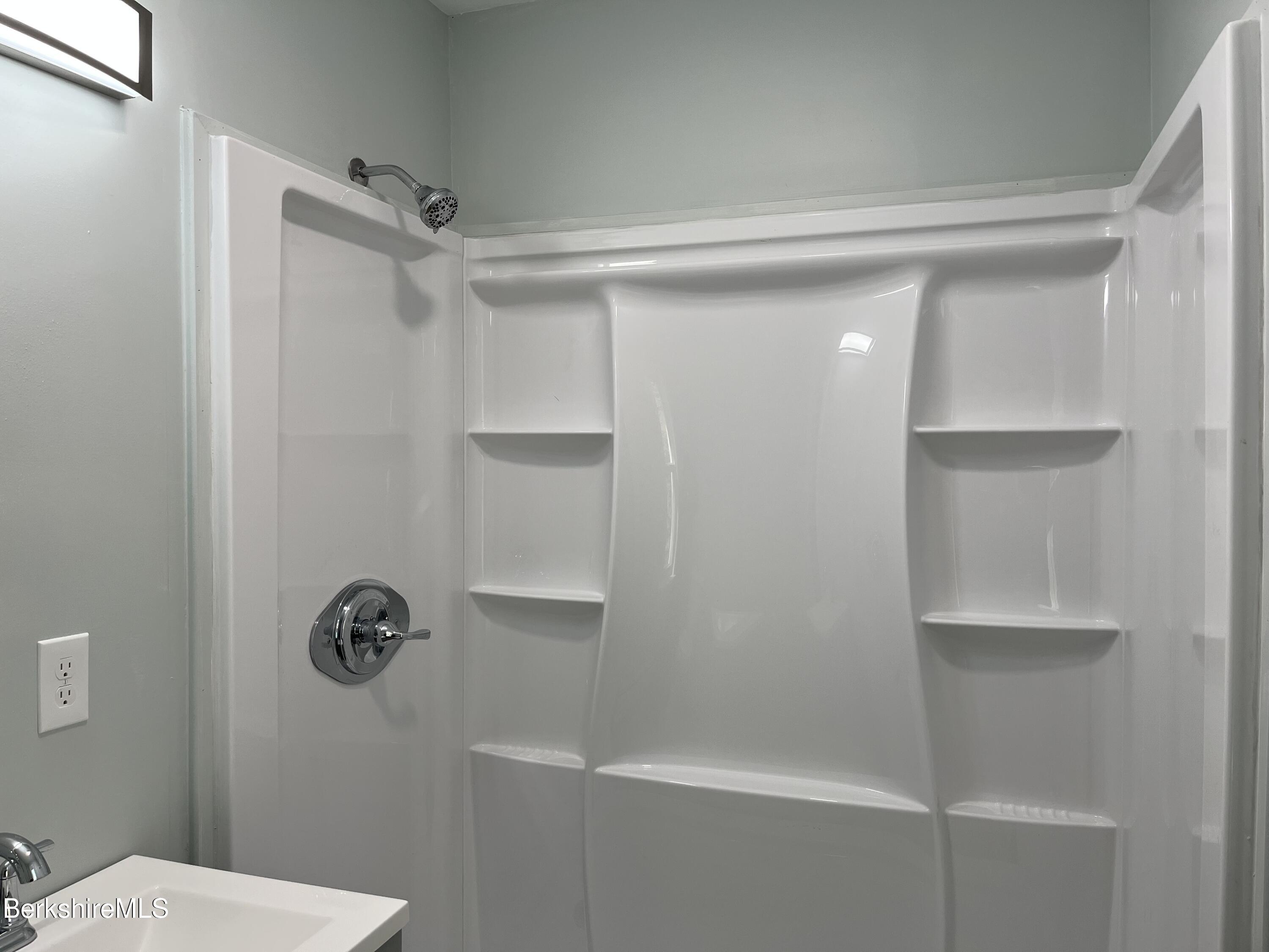 447 River St, North Adams, Massachusetts image 31