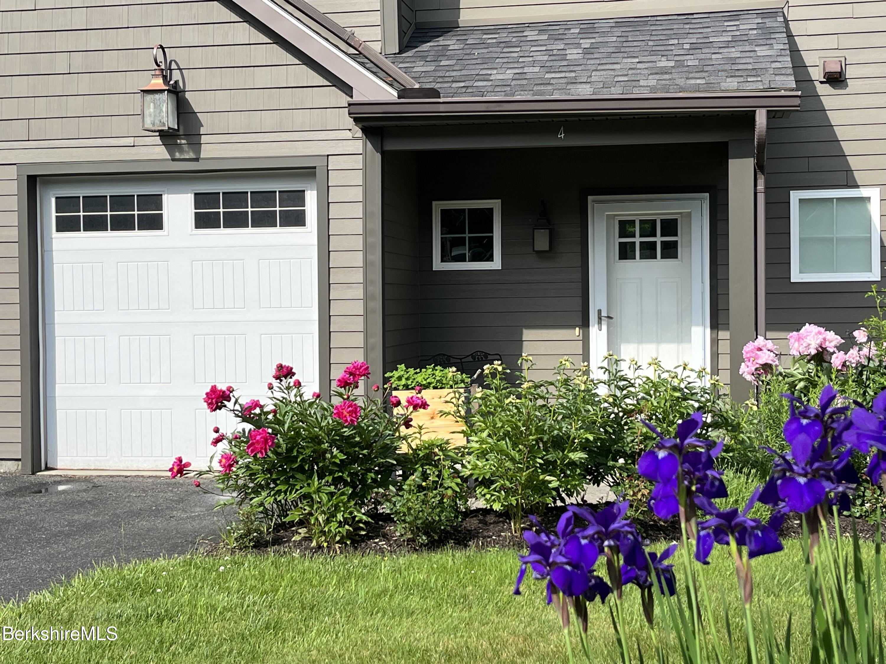 Lenox, Massachusetts 01240, United States, 3 Bedrooms Bedrooms, ,3 BathroomsBathrooms,Residential,Active,151538 Lenox, Massachusetts 01240, United States, 3 Bedrooms Bedrooms, ,3 BathroomsBathrooms,Residential,Active,151538