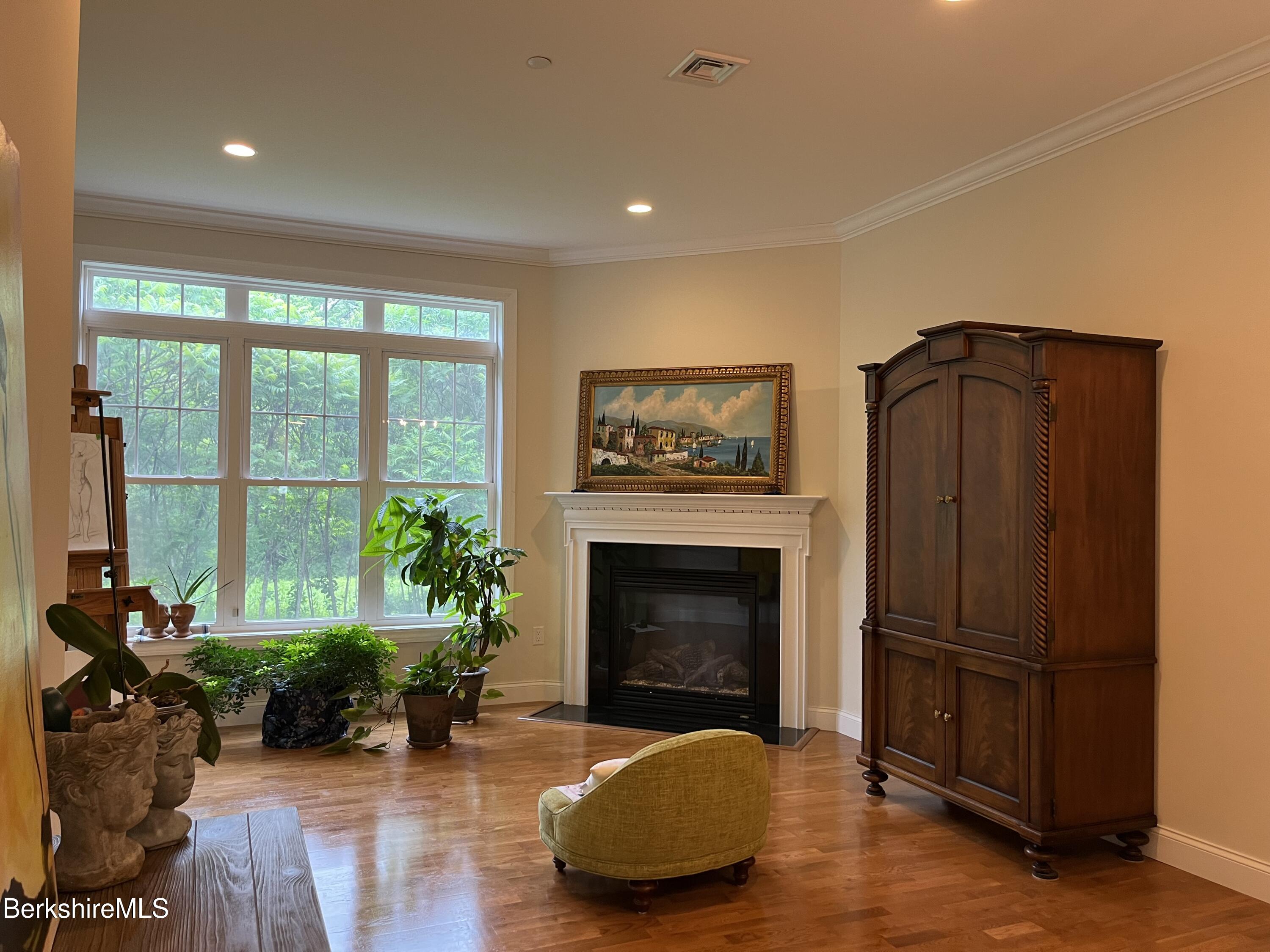 Lenox, Massachusetts 01240, United States, 3 Bedrooms Bedrooms, ,3 BathroomsBathrooms,Residential,Active,151538