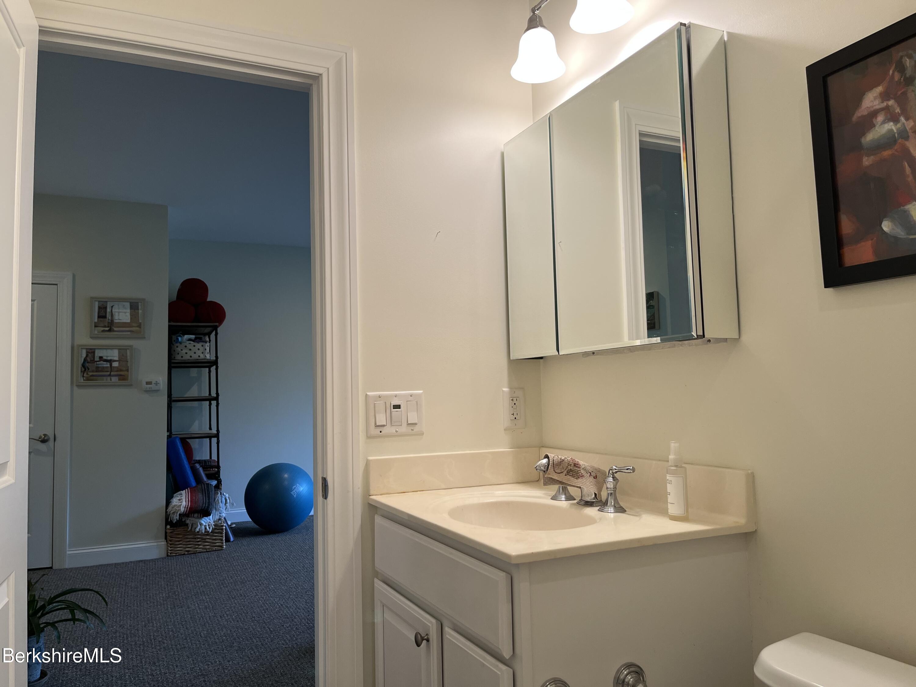 Lenox, Massachusetts 01240, United States, 3 Bedrooms Bedrooms, ,3 BathroomsBathrooms,Residential,Active,151538