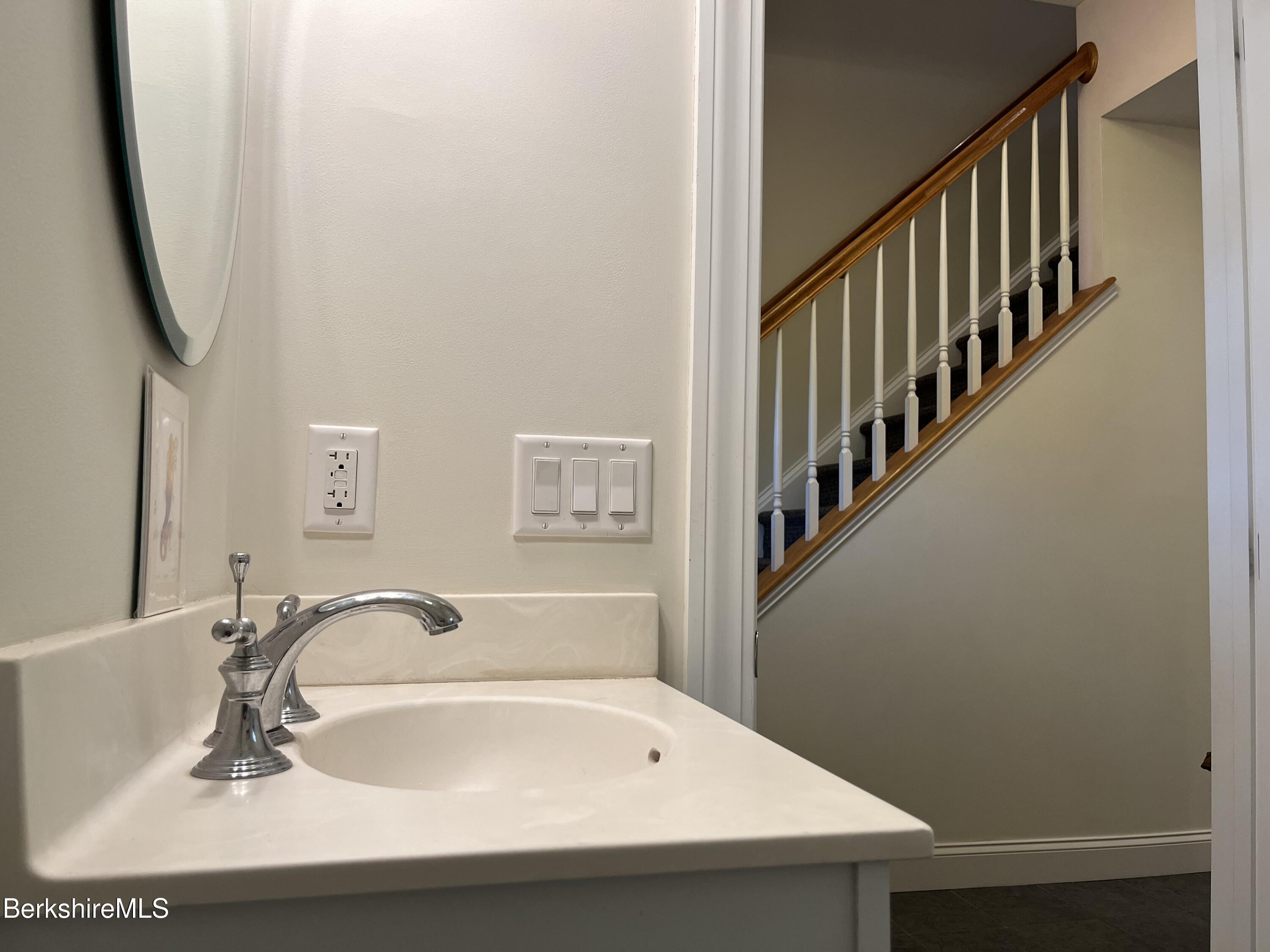 Lenox, Massachusetts 01240, United States, 3 Bedrooms Bedrooms, ,3 BathroomsBathrooms,Residential,Active,151538