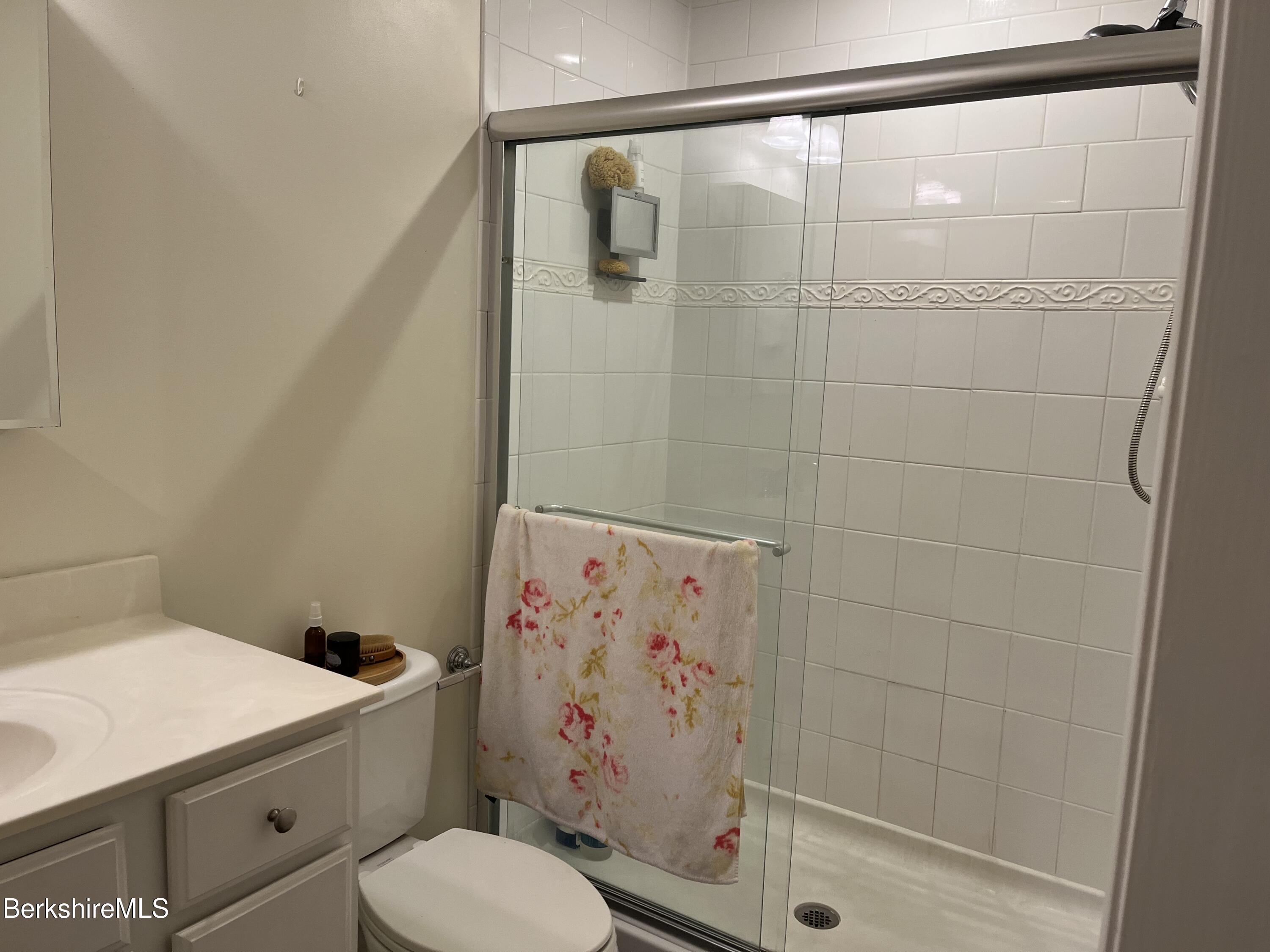 Lenox, Massachusetts 01240, United States, 3 Bedrooms Bedrooms, ,3 BathroomsBathrooms,Residential,Active,151538