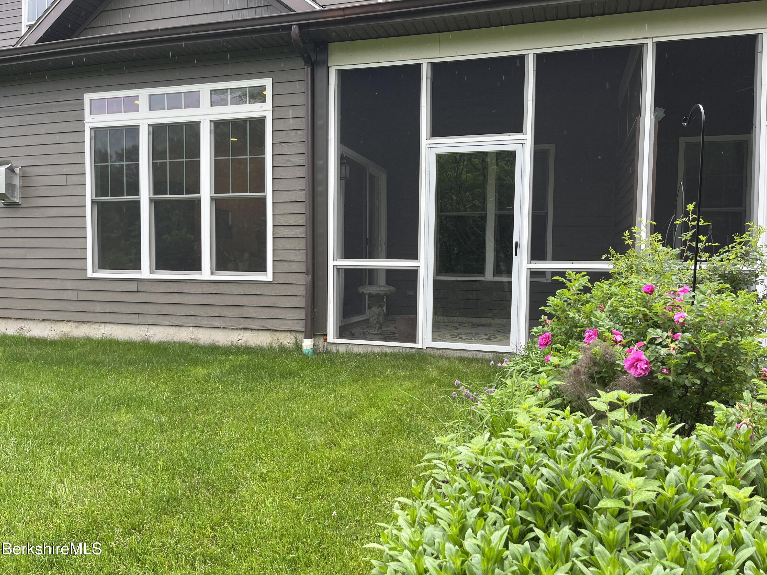 Lenox, Massachusetts 01240, United States, 3 Bedrooms Bedrooms, ,3 BathroomsBathrooms,Residential,Active,151538