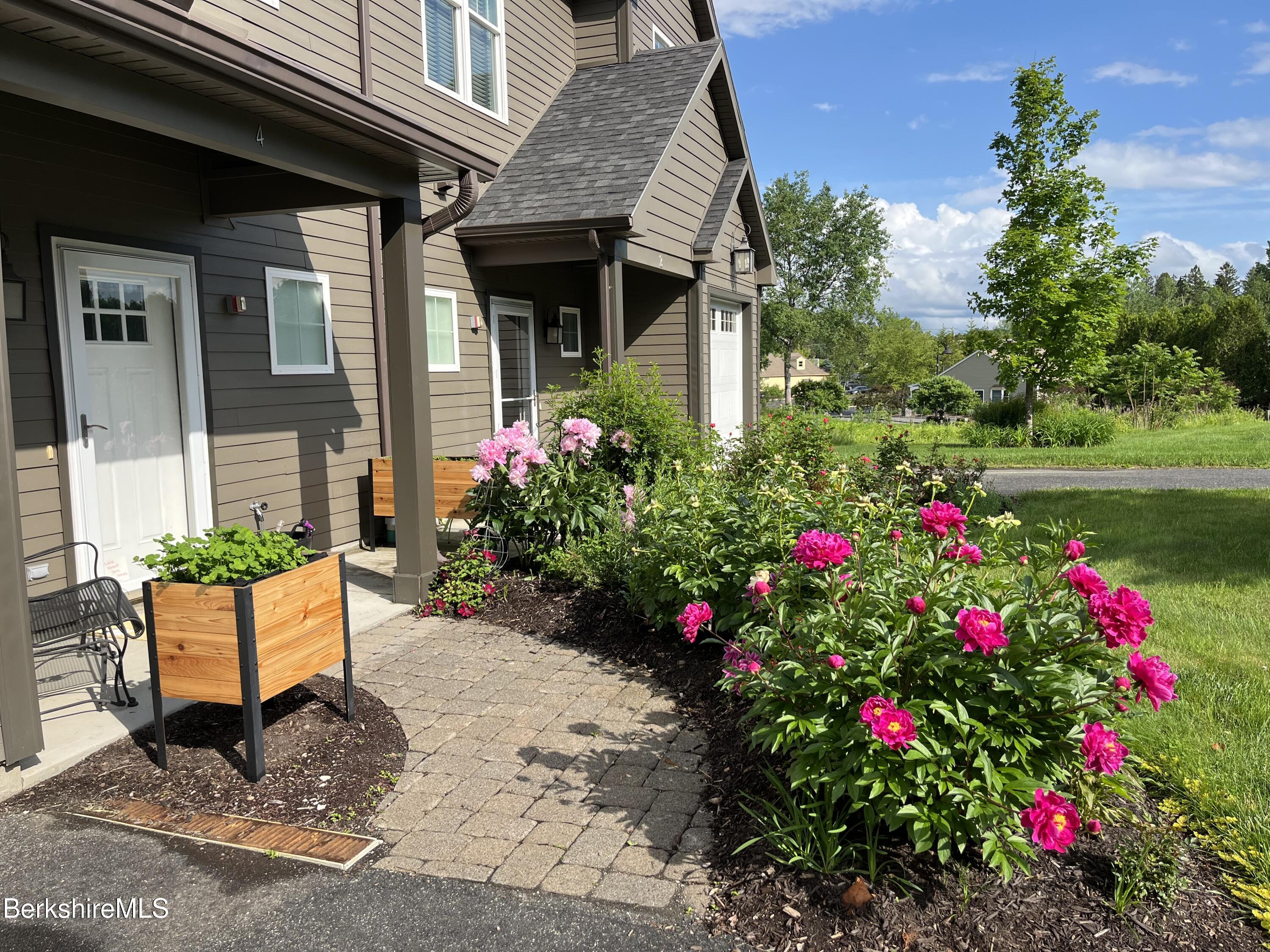 Lenox, Massachusetts 01240, United States, 3 Bedrooms Bedrooms, ,3 BathroomsBathrooms,Residential,Active,151538