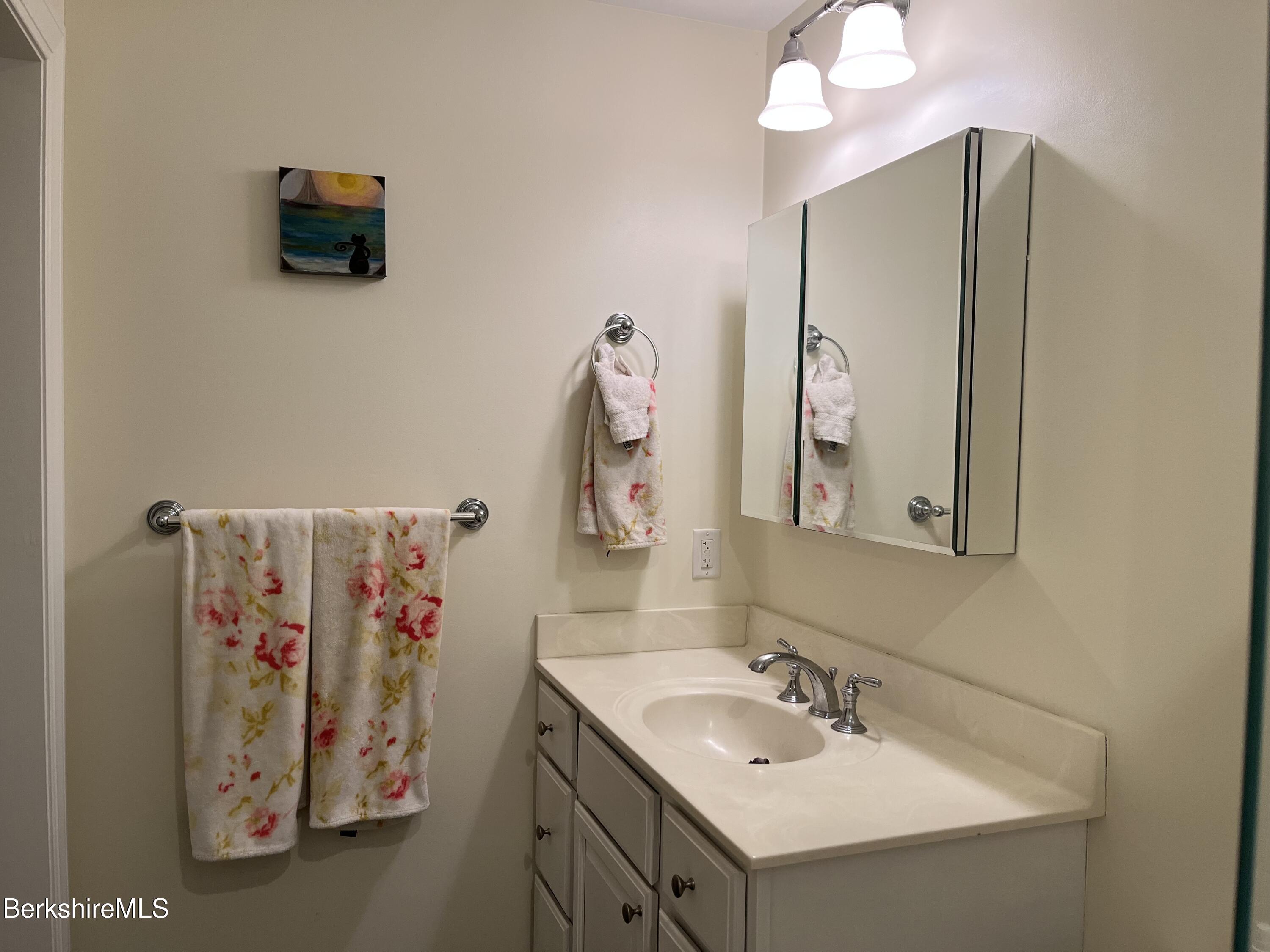 Lenox, Massachusetts 01240, United States, 3 Bedrooms Bedrooms, ,3 BathroomsBathrooms,Residential,Active,151538