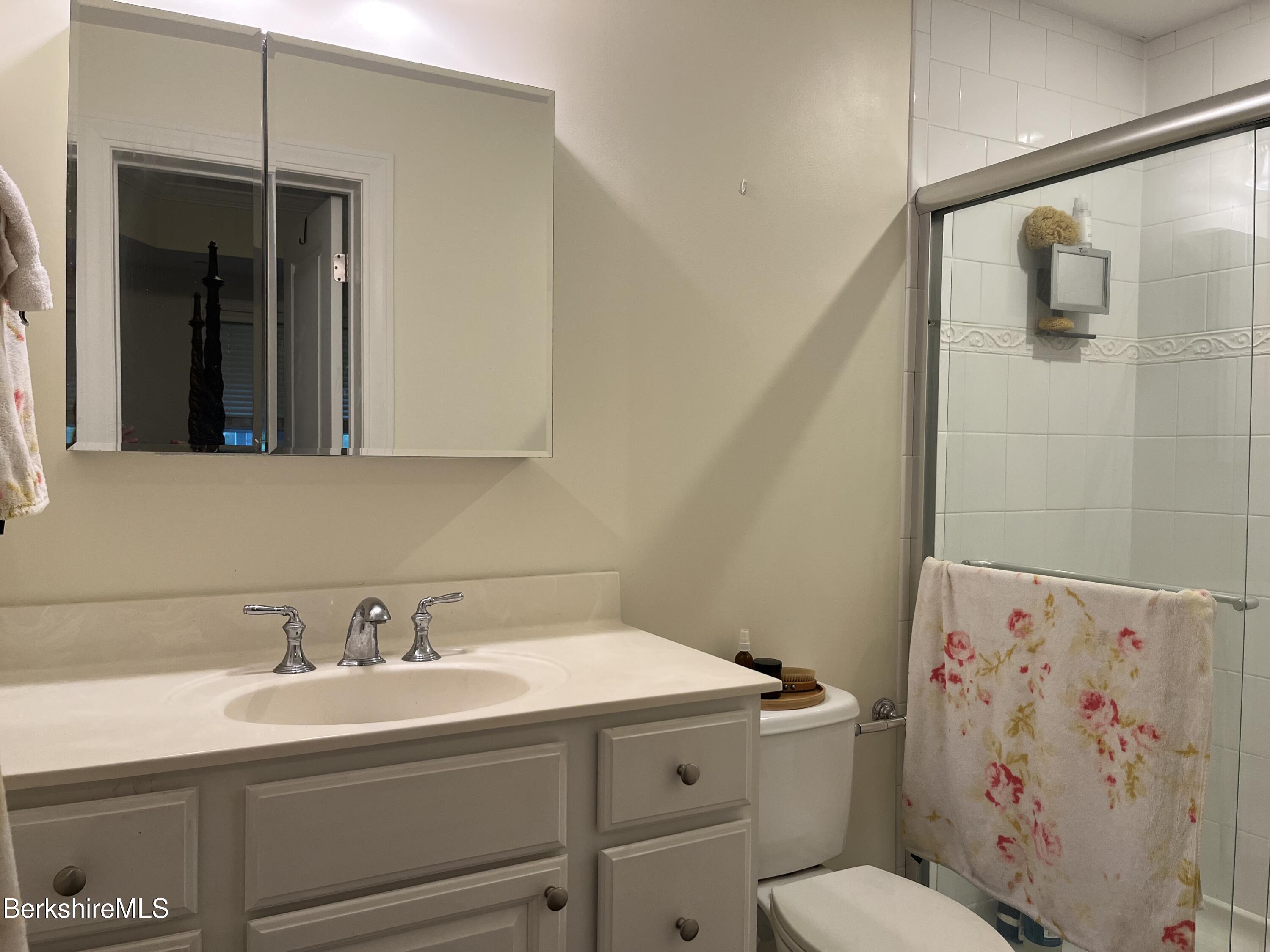 Lenox, Massachusetts 01240, United States, 3 Bedrooms Bedrooms, ,3 BathroomsBathrooms,Residential,Active,151538