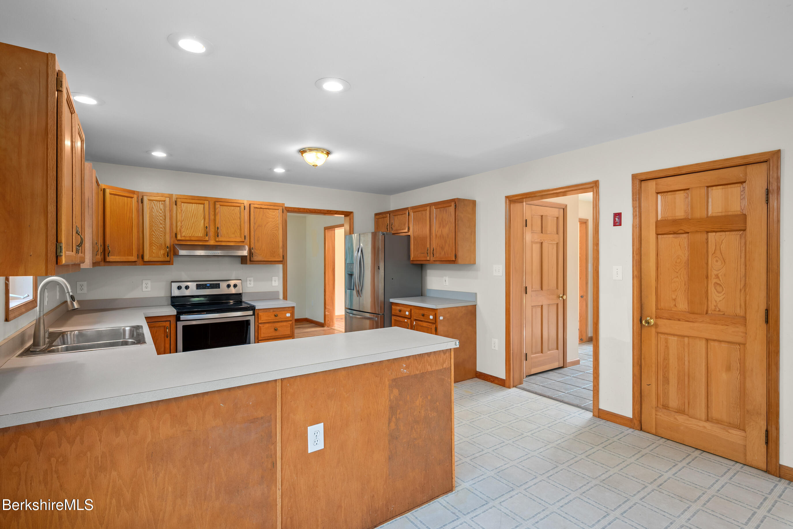 518 Water St, Williamstown, Massachusetts image 12
