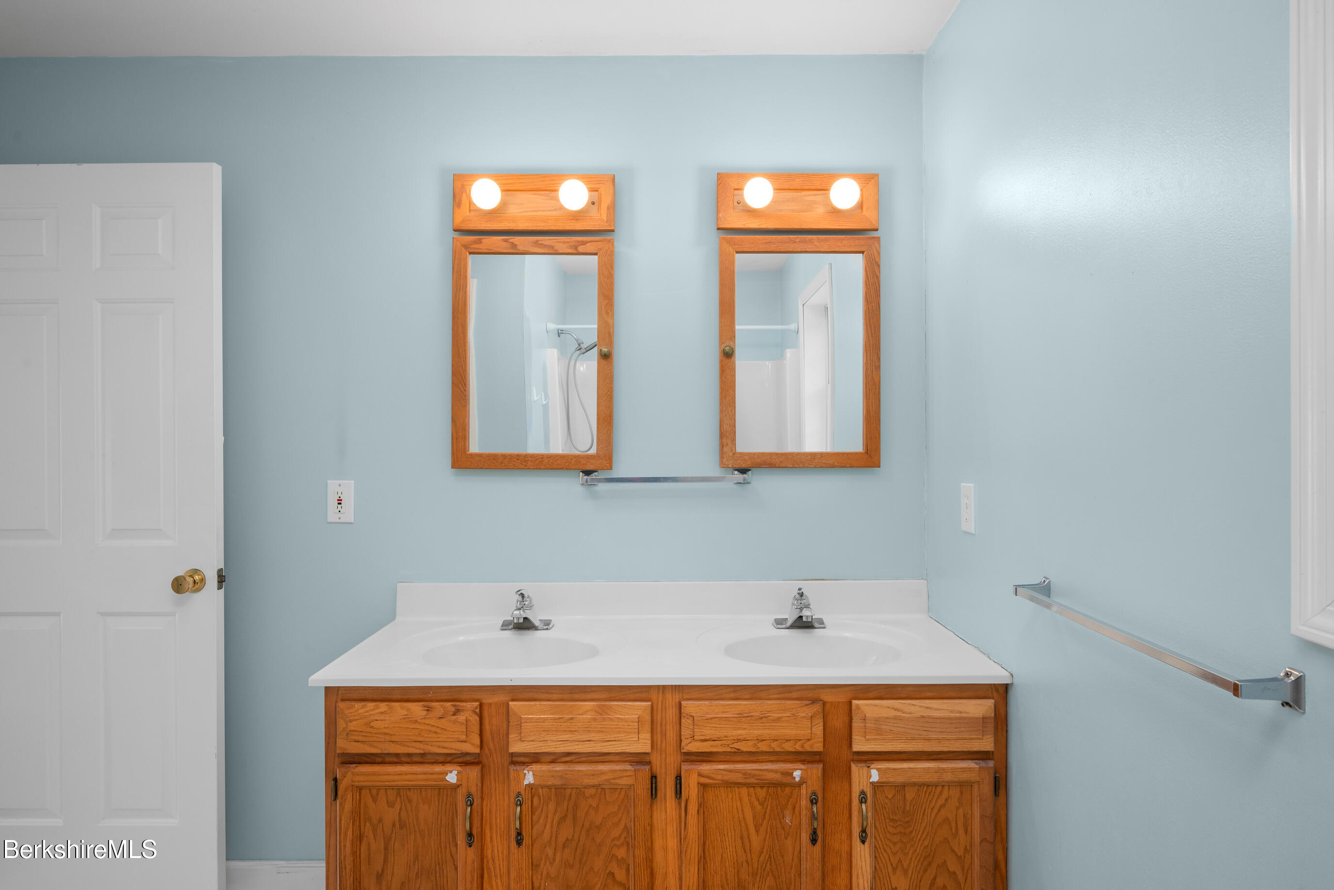 518 Water St, Williamstown, Massachusetts image 24