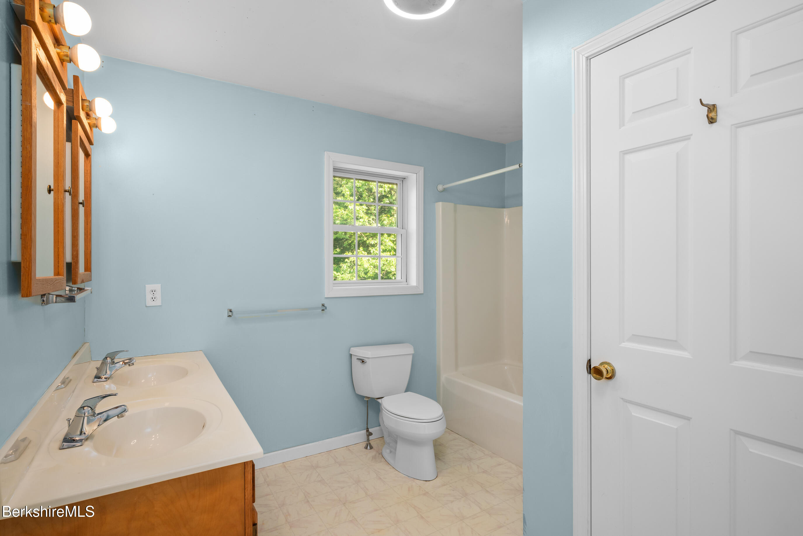 518 Water St, Williamstown, Massachusetts image 23