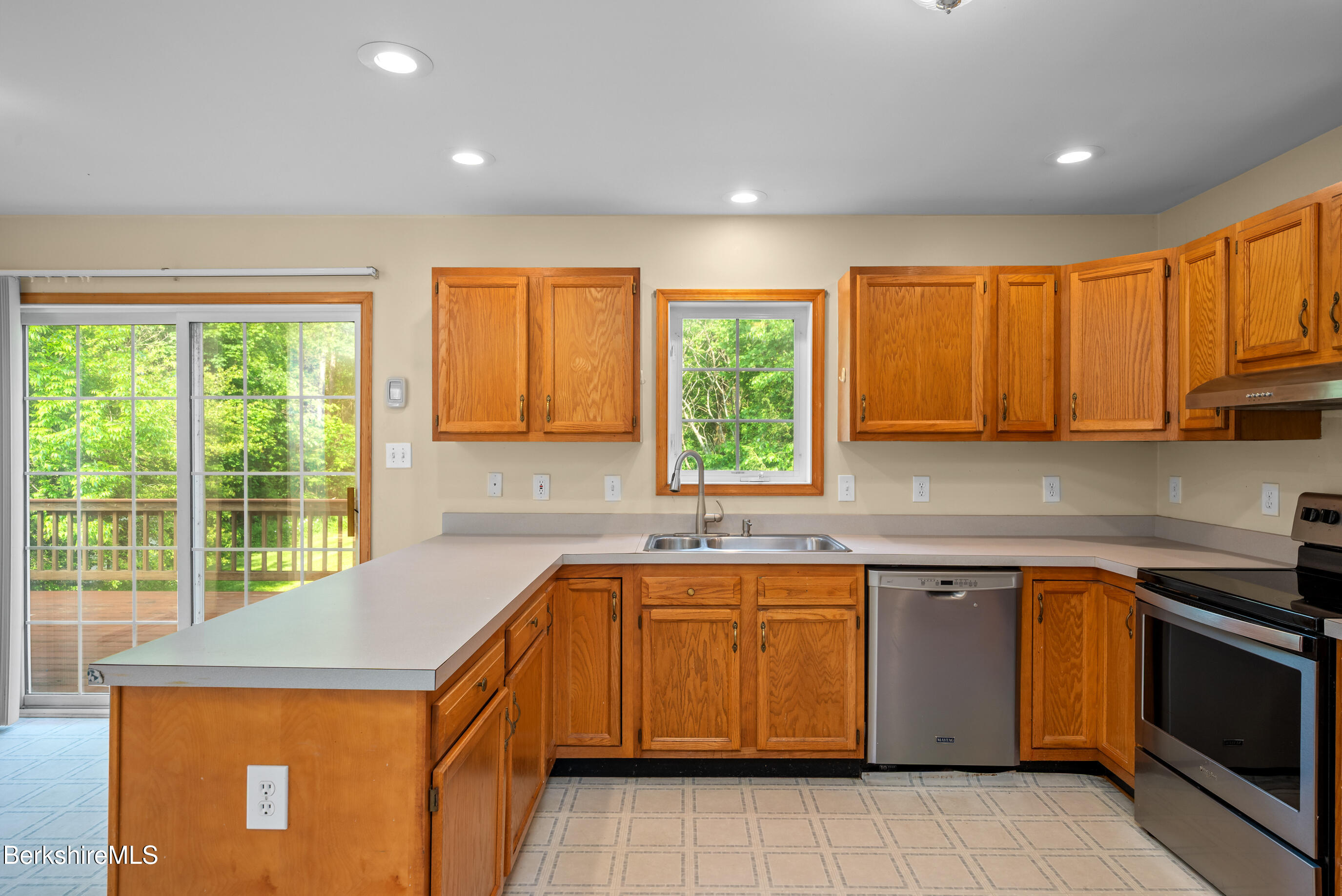518 Water St, Williamstown, Massachusetts image 9