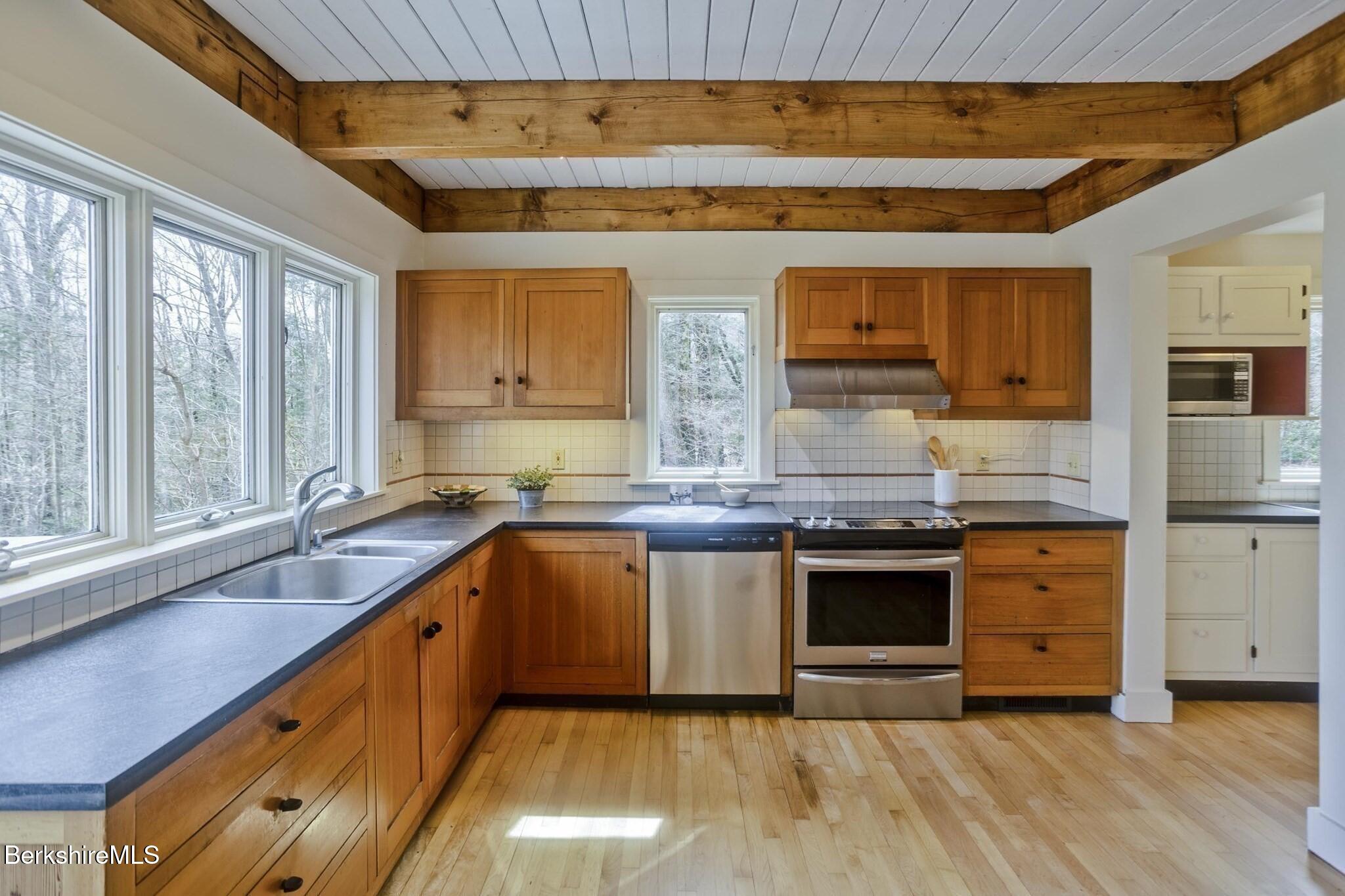 21 Unquomonk Rd, Williamsburg, Massachusetts image 17