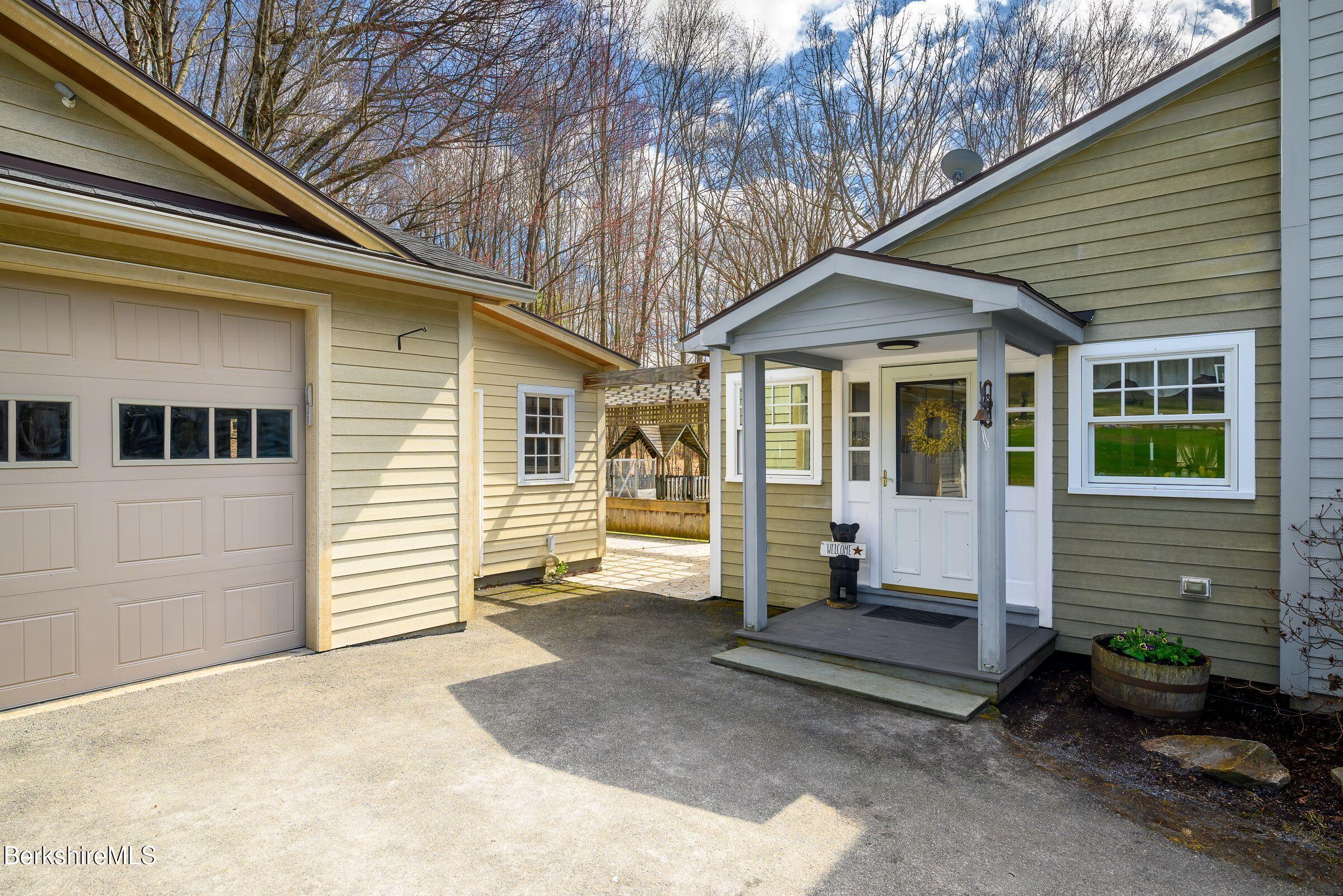 924 Henderson Rd, Williamstown, Massachusetts image 6