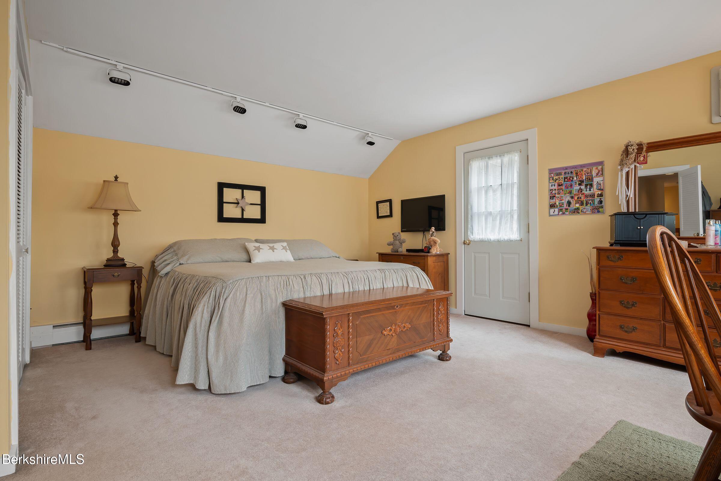 924 Henderson Rd, Williamstown, Massachusetts image 32