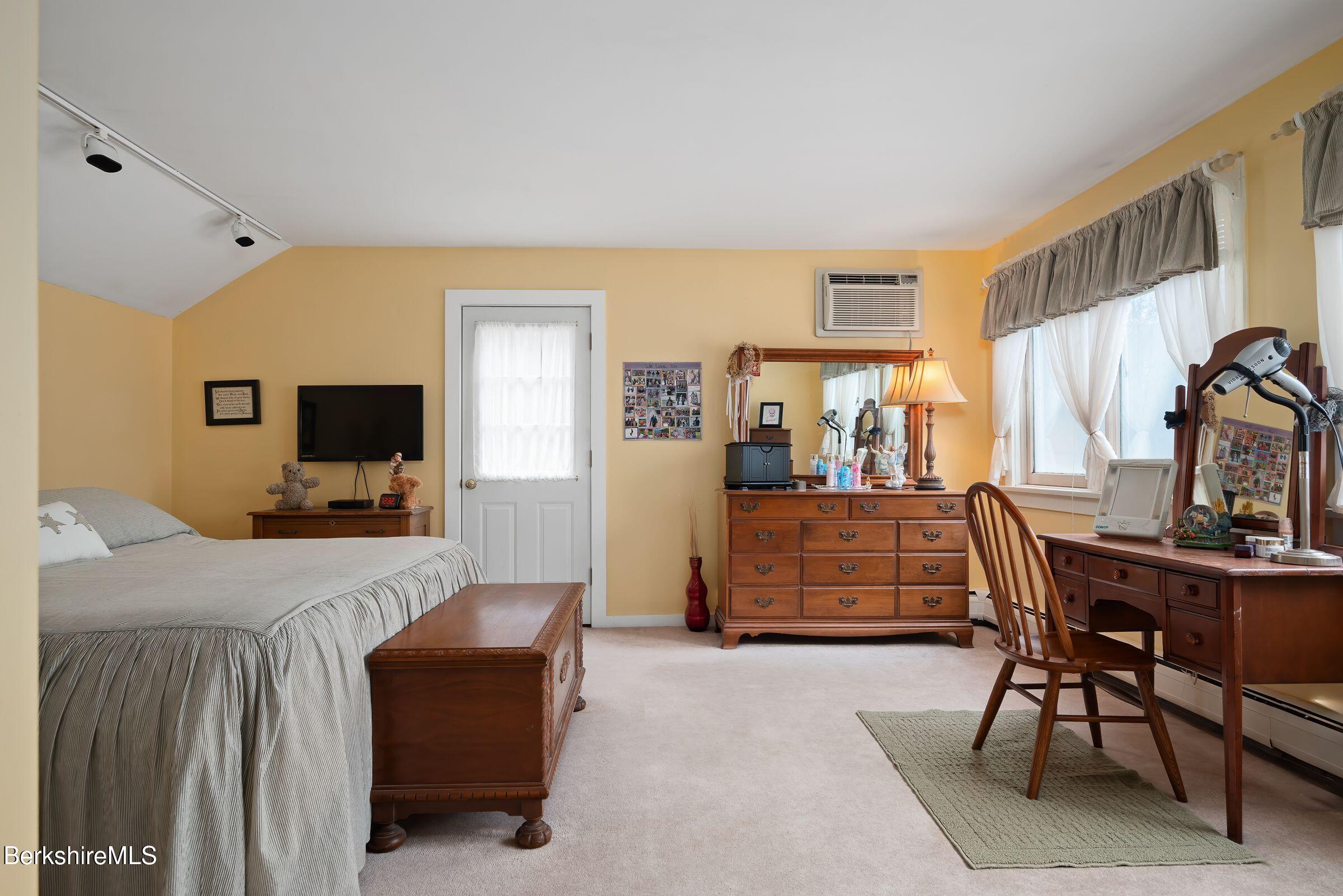 924 Henderson Rd, Williamstown, Massachusetts image 31