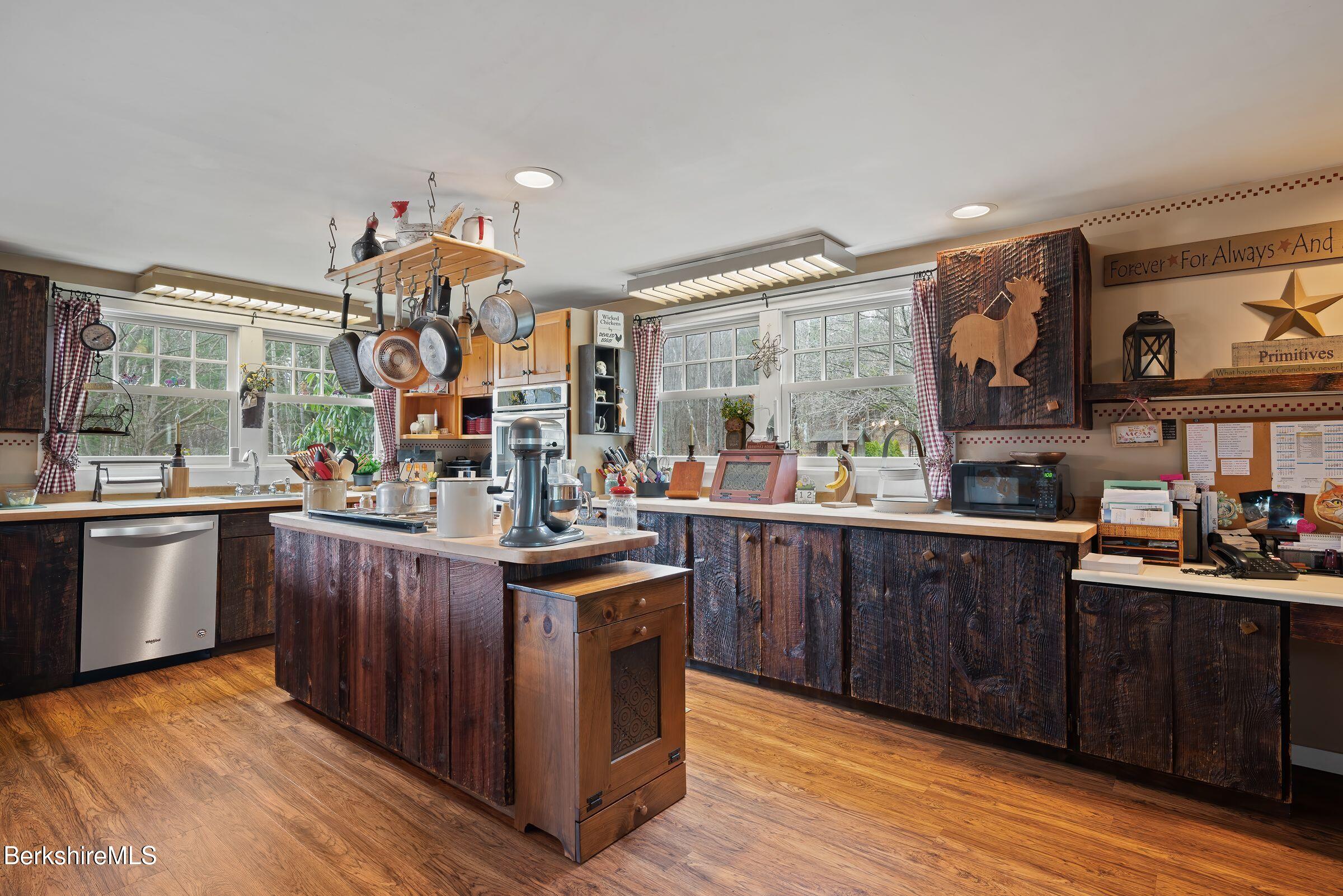 924 Henderson Rd, Williamstown, Massachusetts image 9