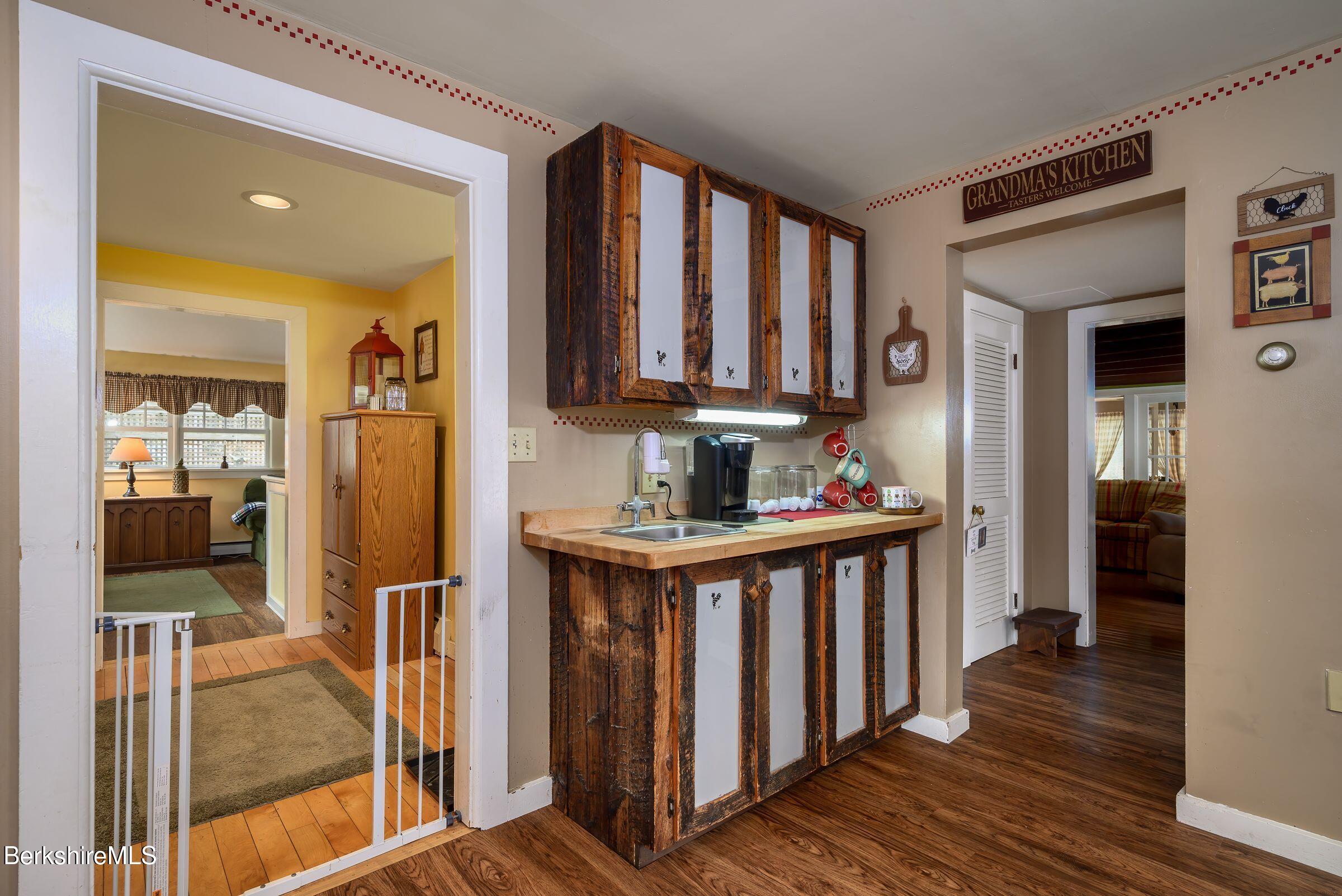 924 Henderson Rd, Williamstown, Massachusetts image 13