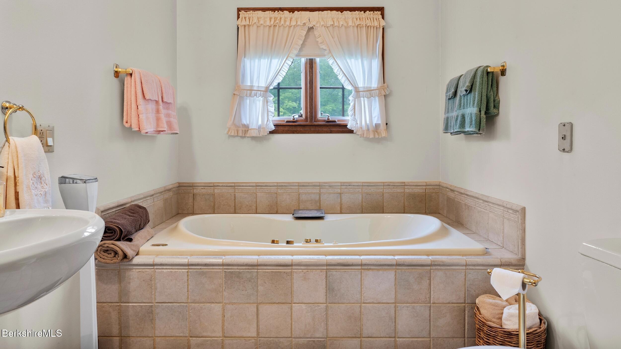 5 Victoria Ln, Lanesborough, Massachusetts image 31