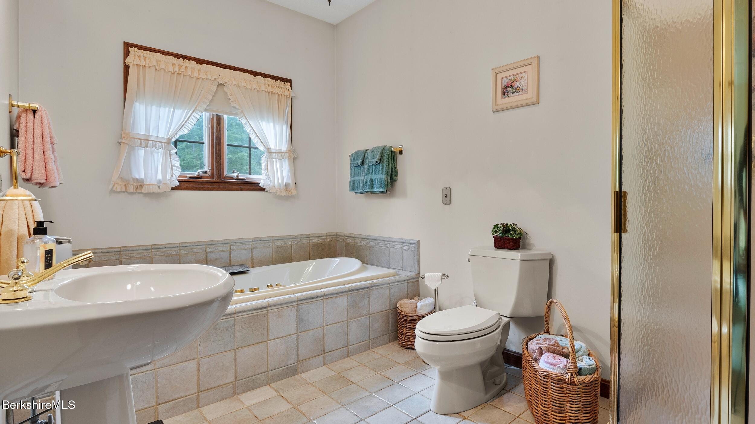 5 Victoria Ln, Lanesborough, Massachusetts image 30