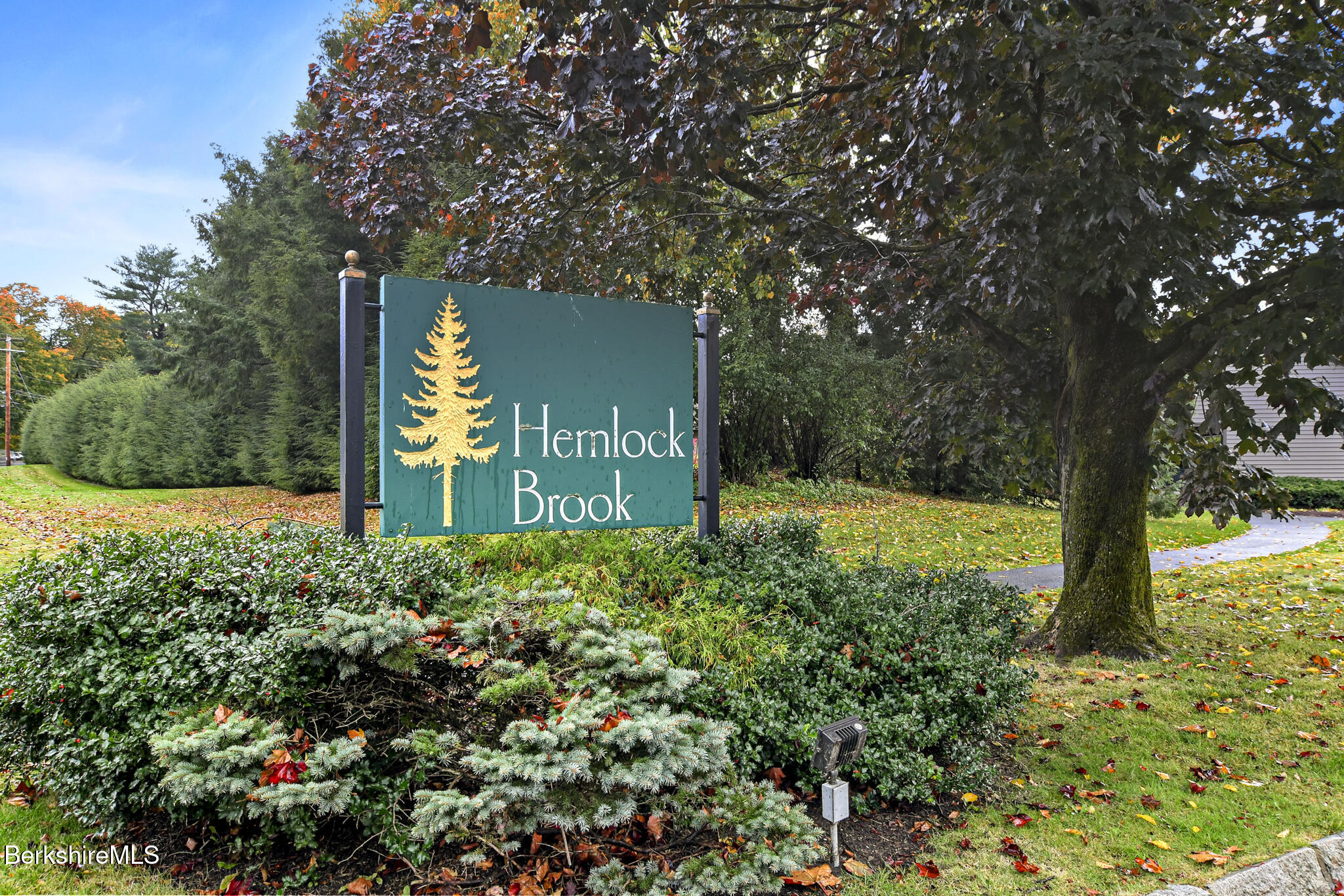 231 S Hemlock Ln, Williamstown, Massachusetts image 2