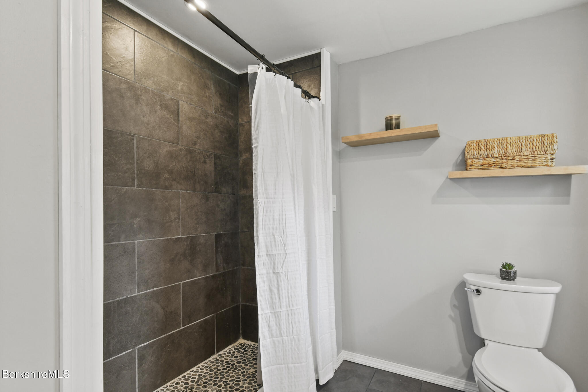 83 Robinson Rd, Hinsdale, Massachusetts image 17
