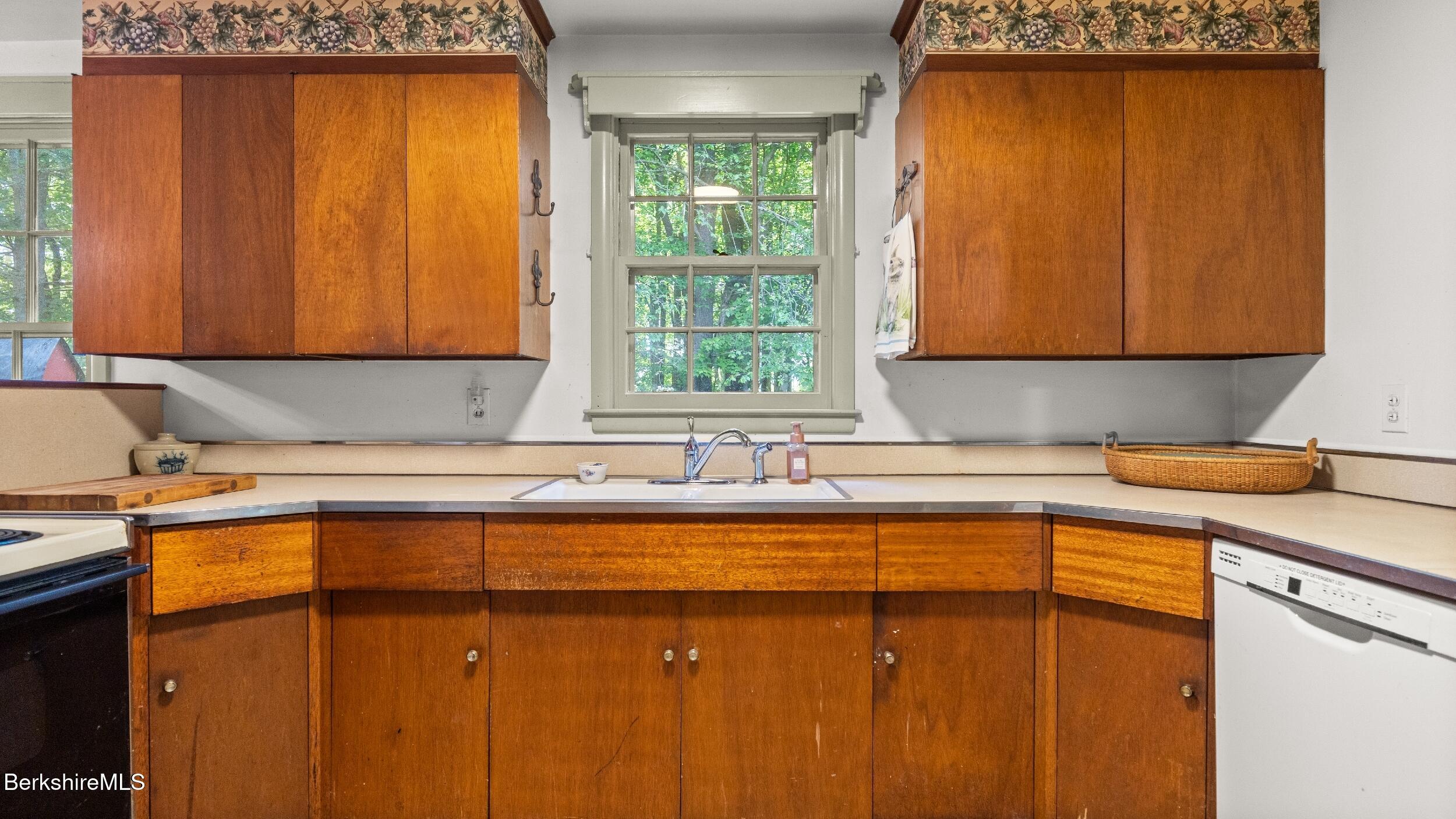 147 Hurlburt Rd, Great Barrington, Massachusetts image 8