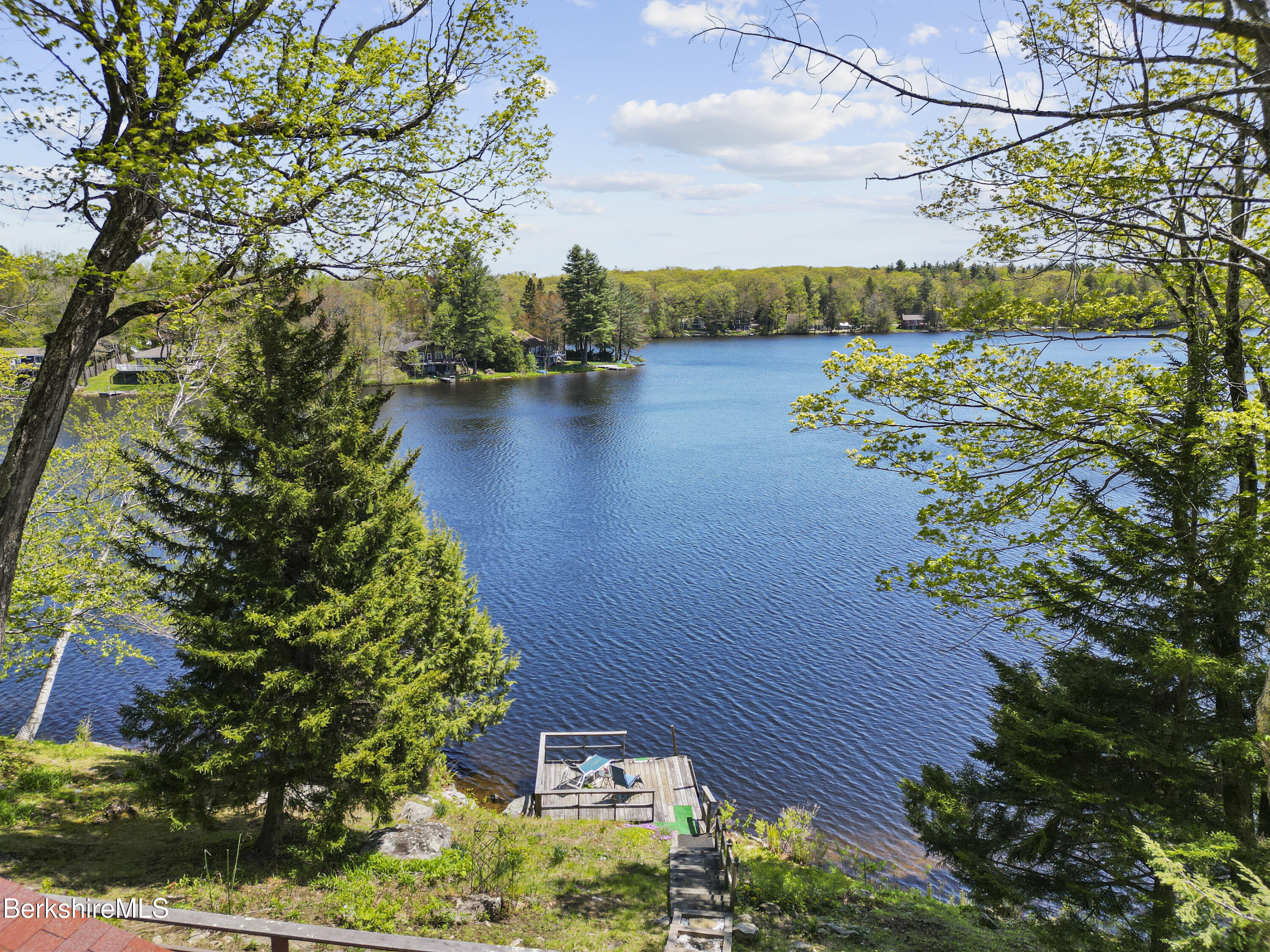 667 King Richard Dr, Becket, Massachusetts image 1