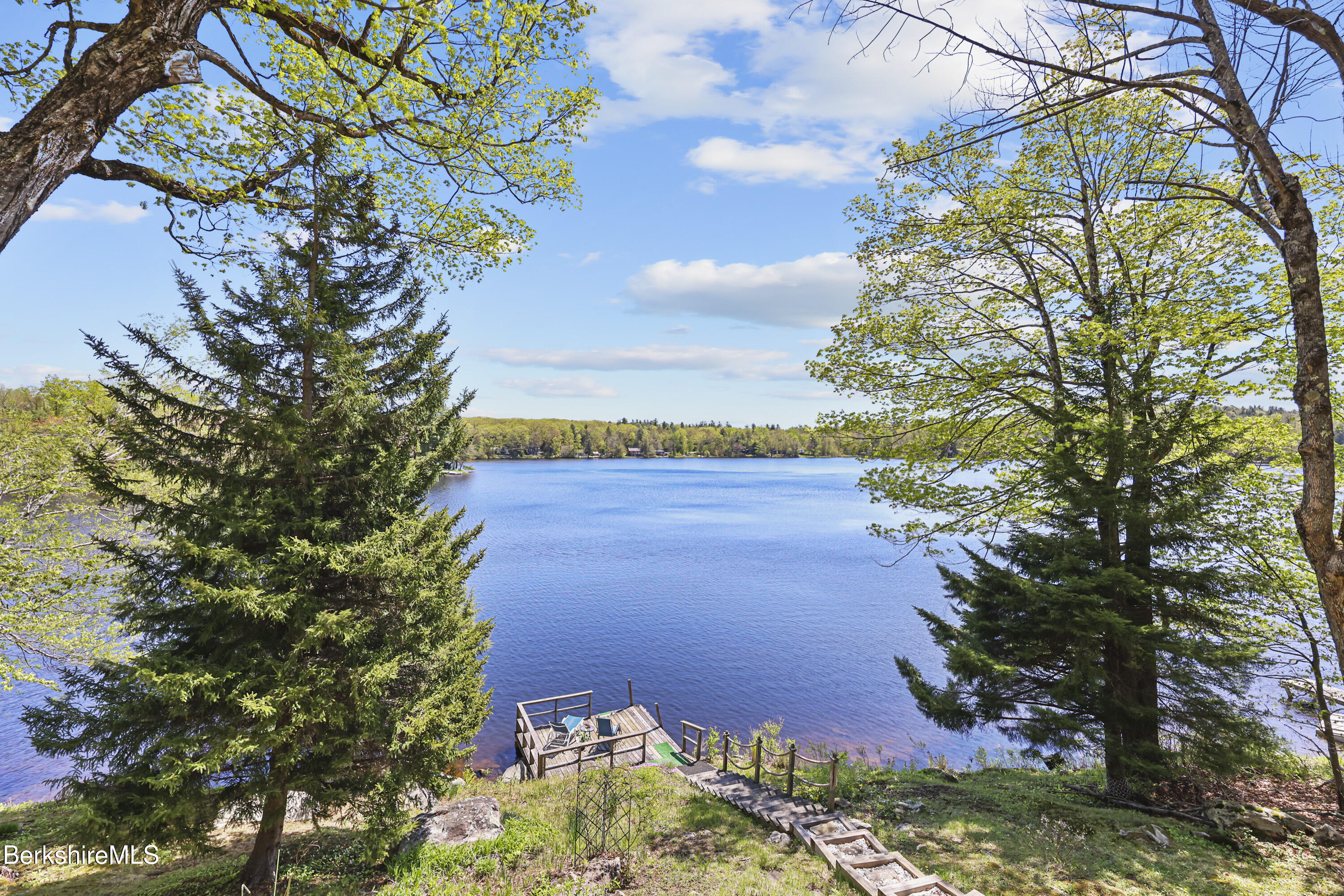 667 King Richard Dr, Becket, Massachusetts image 2