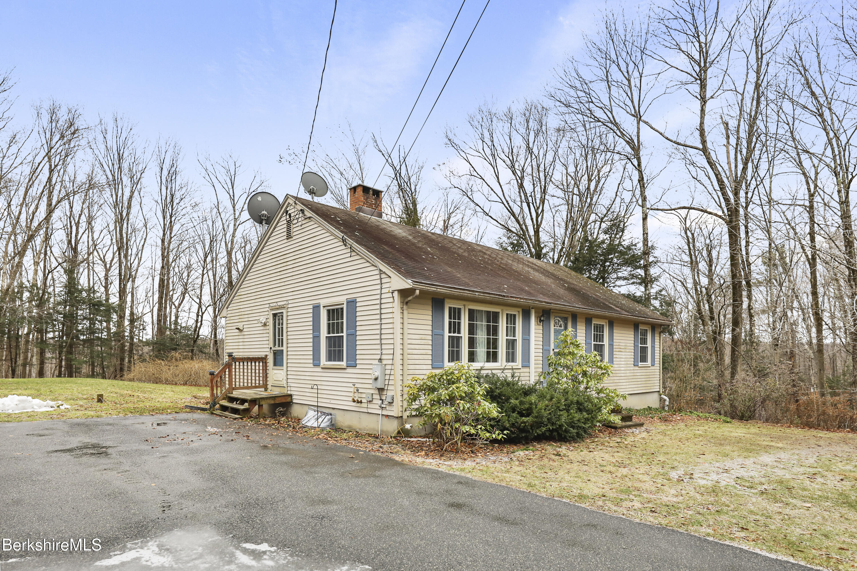 2271 Jacobs Ladder Rd, Becket, Massachusetts image 2