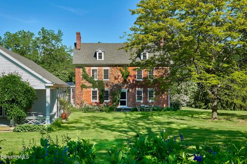 Homes For Sale - 17 East St<br/> Stockbridge, MA 01262