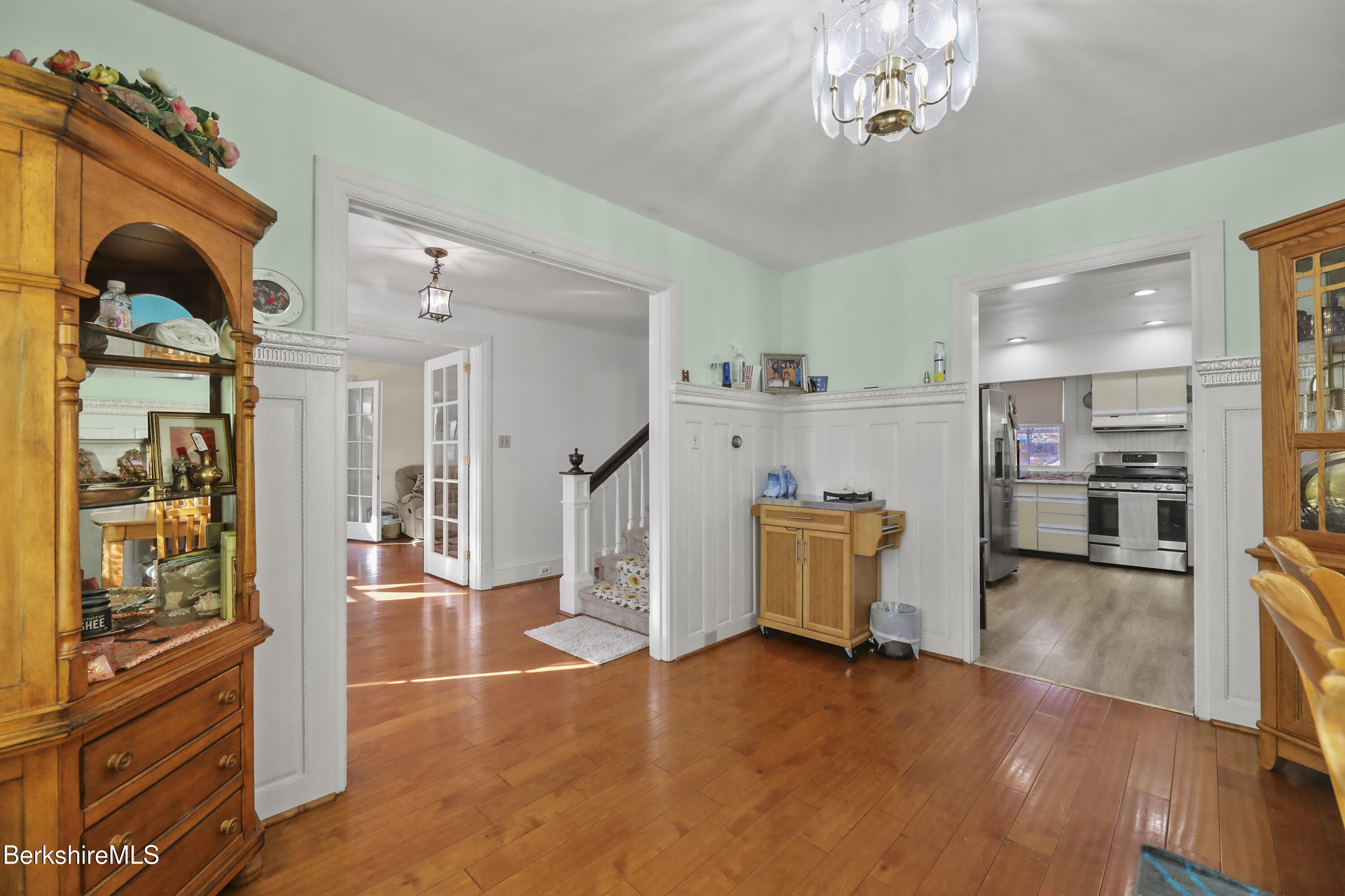 Pittsfield, Massachusetts 01201, United States, 5 Bedrooms Bedrooms, ,3 BathroomsBathrooms,Residential,Active,94284