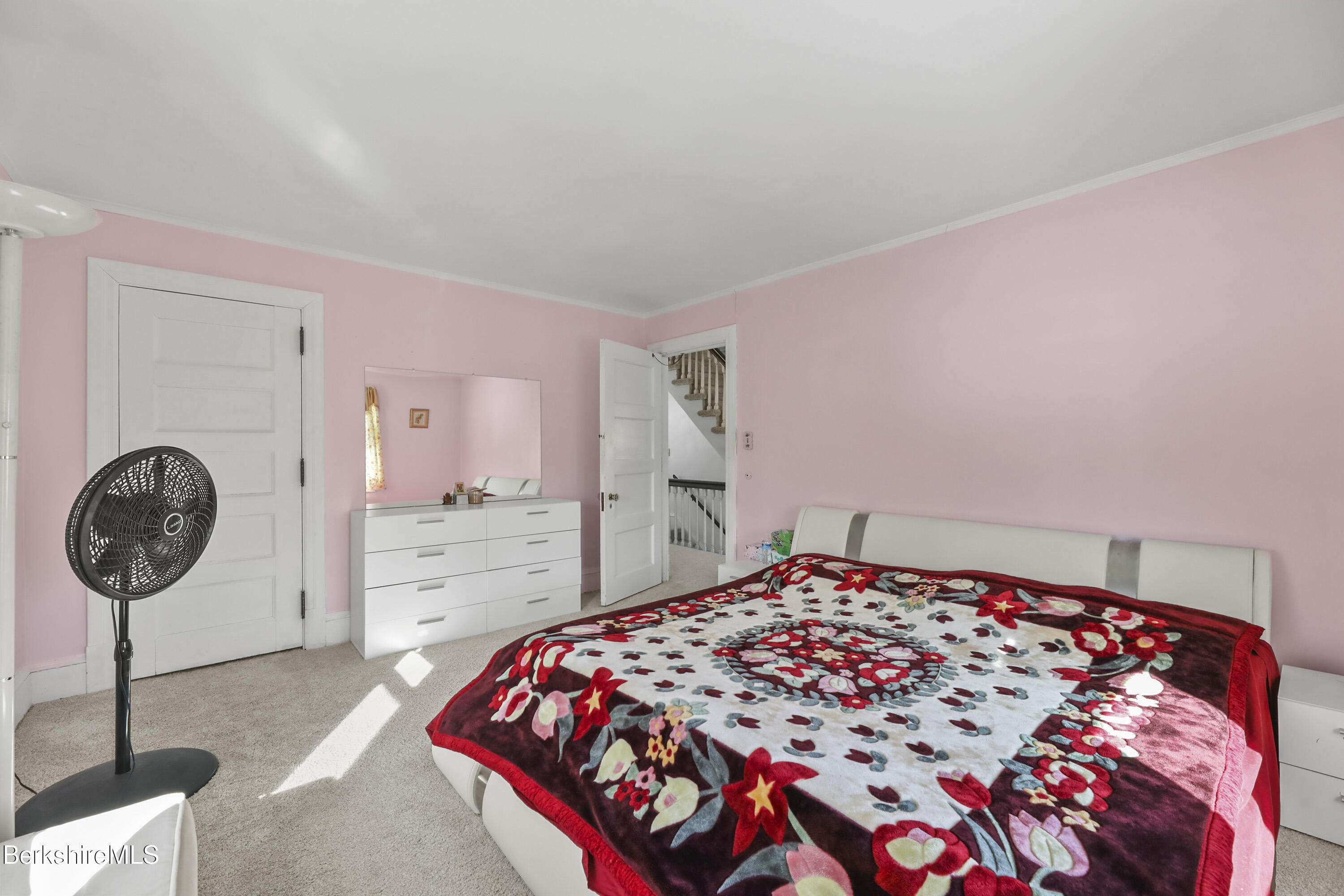 Pittsfield, Massachusetts 01201, United States, 5 Bedrooms Bedrooms, ,3 BathroomsBathrooms,Residential,Active,94284