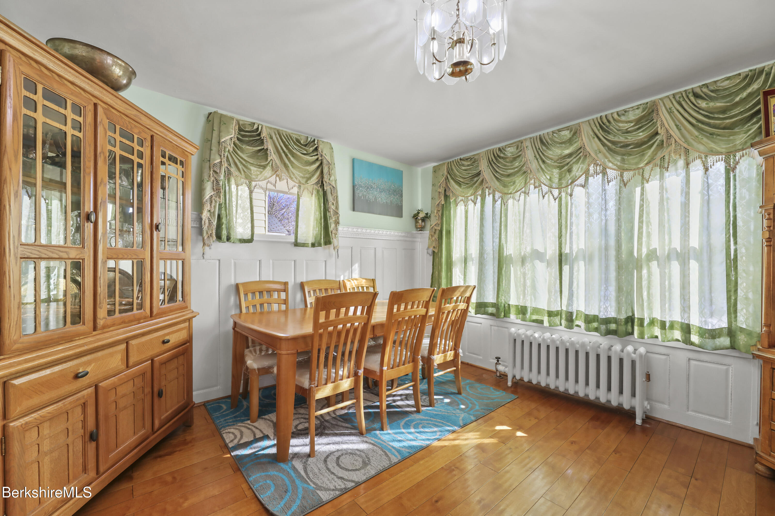 Pittsfield, Massachusetts 01201, United States, 5 Bedrooms Bedrooms, ,3 BathroomsBathrooms,Residential,Active,94284