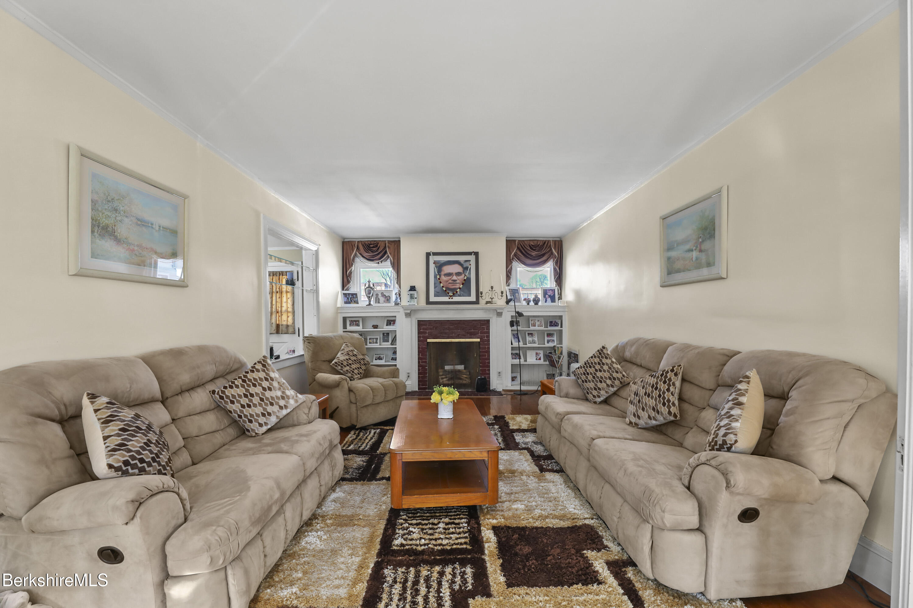 Pittsfield, Massachusetts 01201, United States, 5 Bedrooms Bedrooms, ,3 BathroomsBathrooms,Residential,Active,94284