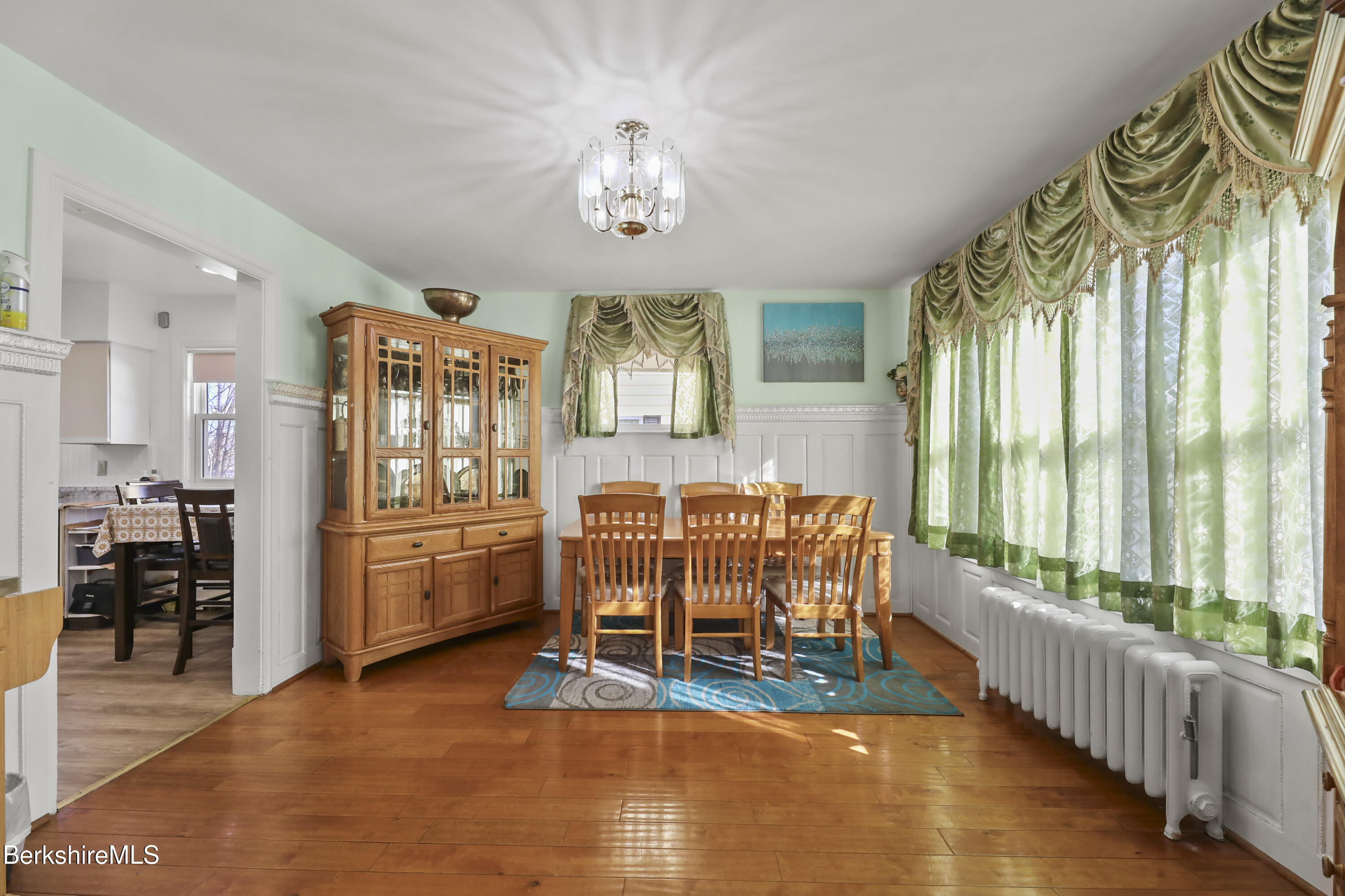 Pittsfield, Massachusetts 01201, United States, 5 Bedrooms Bedrooms, ,3 BathroomsBathrooms,Residential,Active,94284