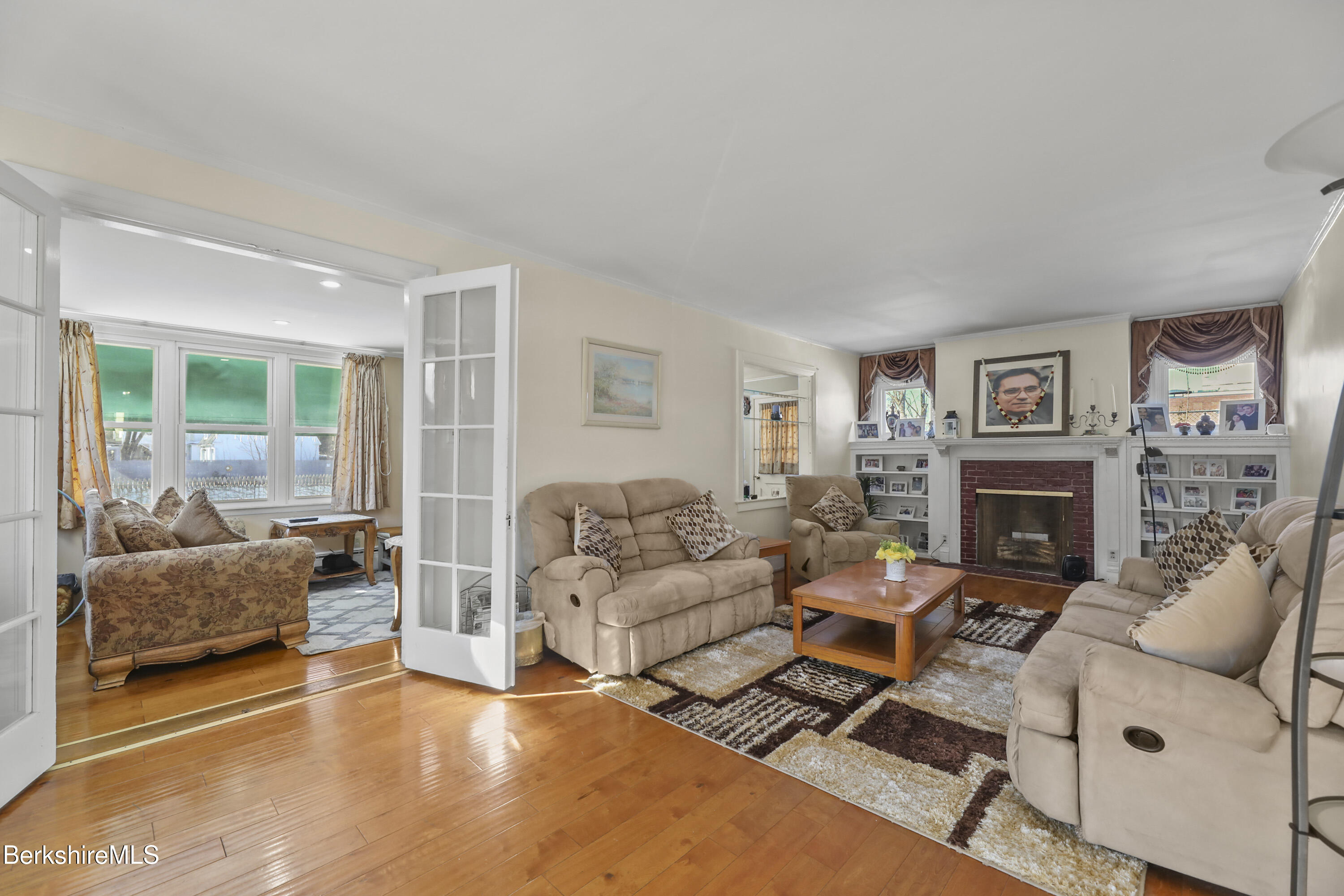 Pittsfield, Massachusetts 01201, United States, 5 Bedrooms Bedrooms, ,3 BathroomsBathrooms,Residential,Active,94284