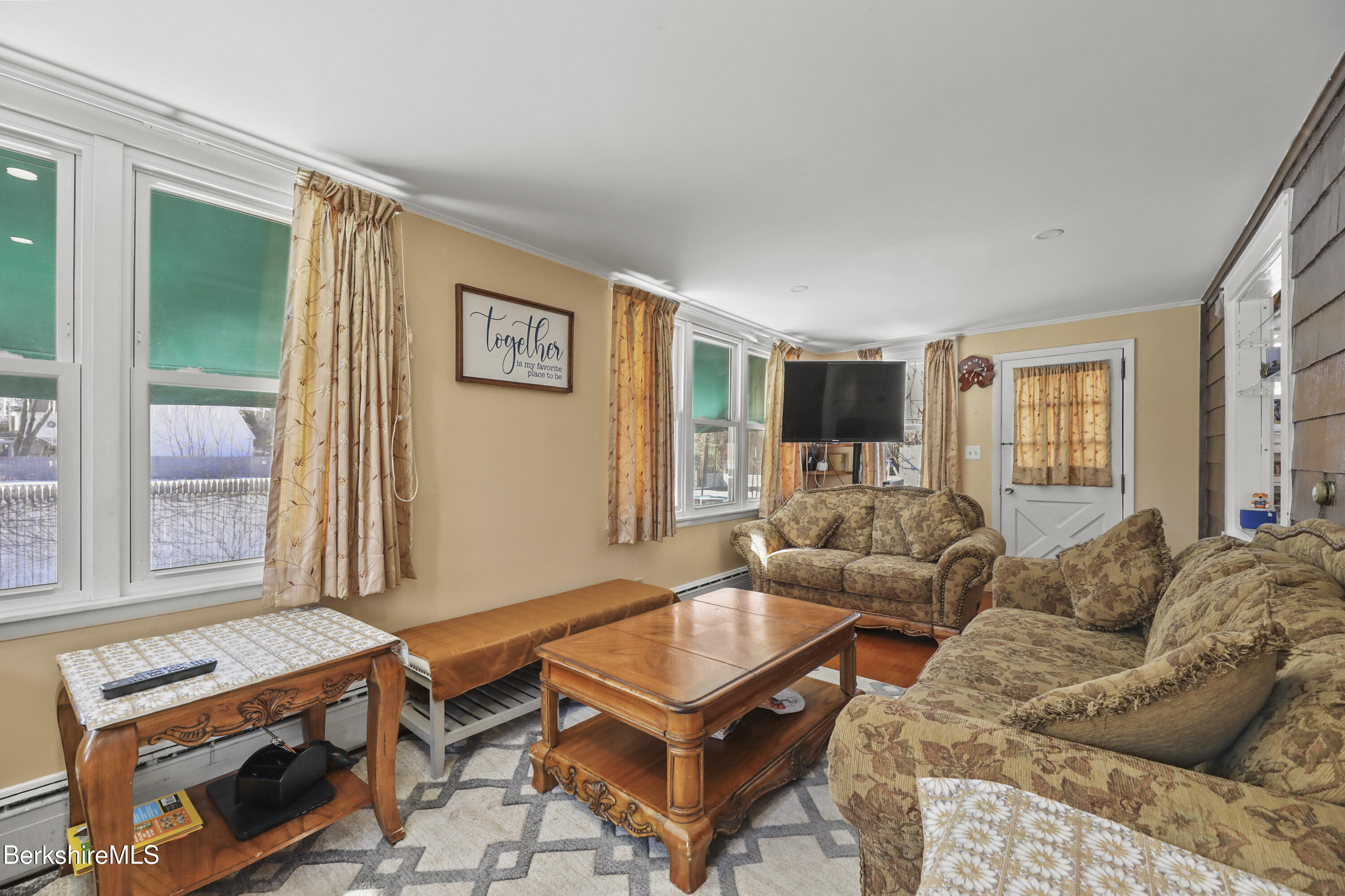 Pittsfield, Massachusetts 01201, United States, 5 Bedrooms Bedrooms, ,3 BathroomsBathrooms,Residential,Active,94284