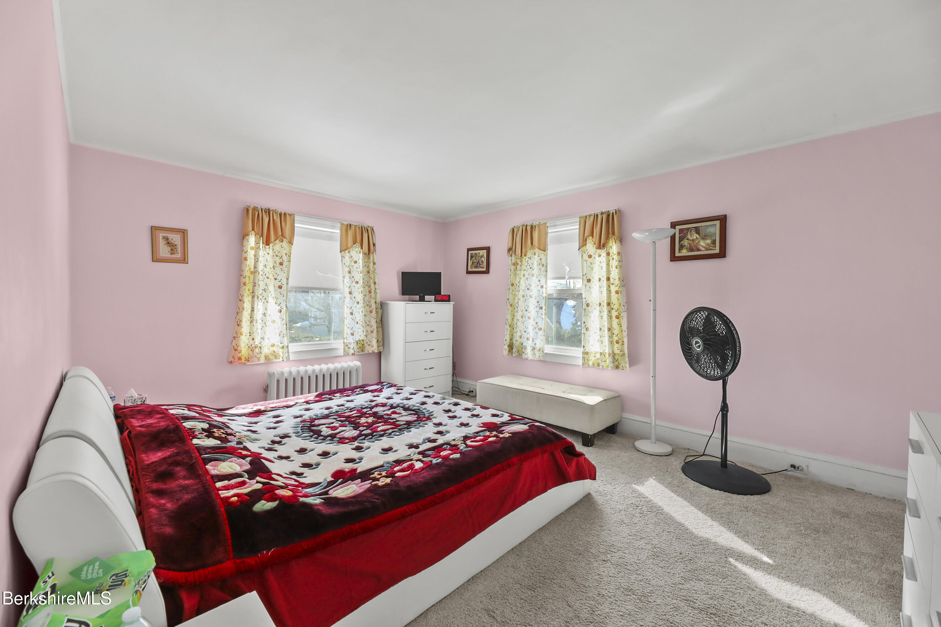 Pittsfield, Massachusetts 01201, United States, 5 Bedrooms Bedrooms, ,3 BathroomsBathrooms,Residential,Active,94284