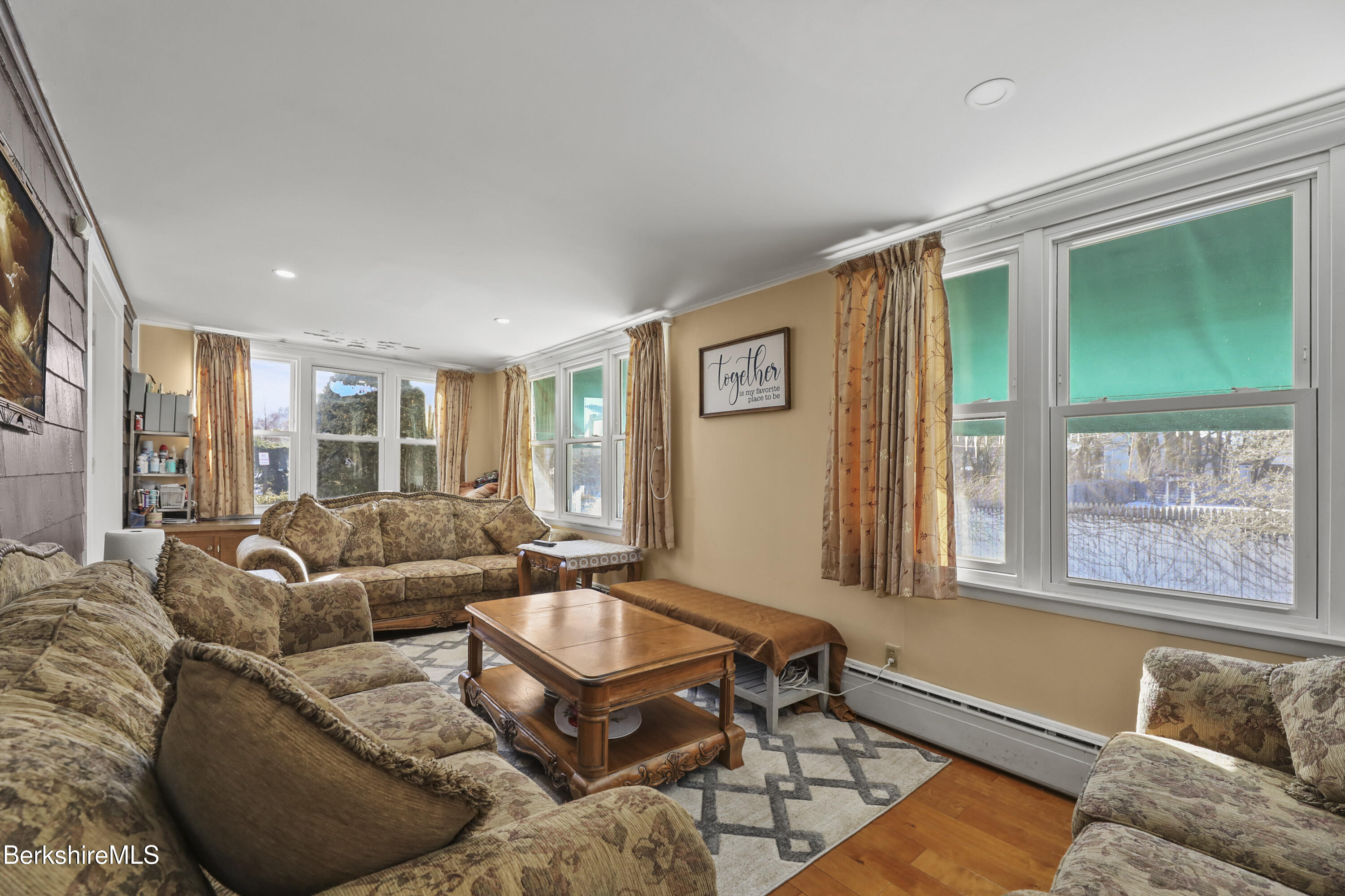 Pittsfield, Massachusetts 01201, United States, 5 Bedrooms Bedrooms, ,3 BathroomsBathrooms,Residential,Active,94284