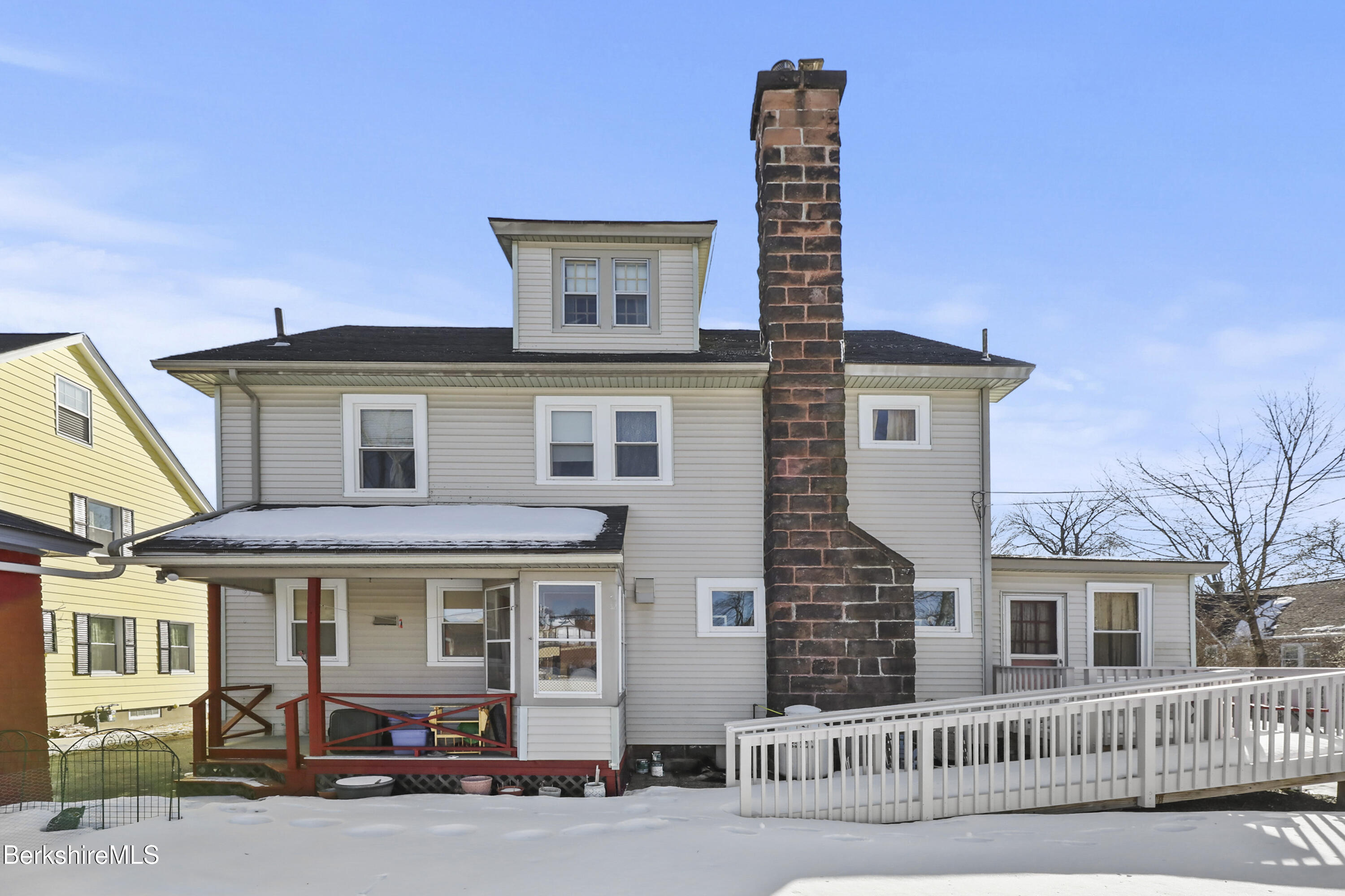Pittsfield, Massachusetts 01201, United States, 5 Bedrooms Bedrooms, ,3 BathroomsBathrooms,Residential,Active,94284