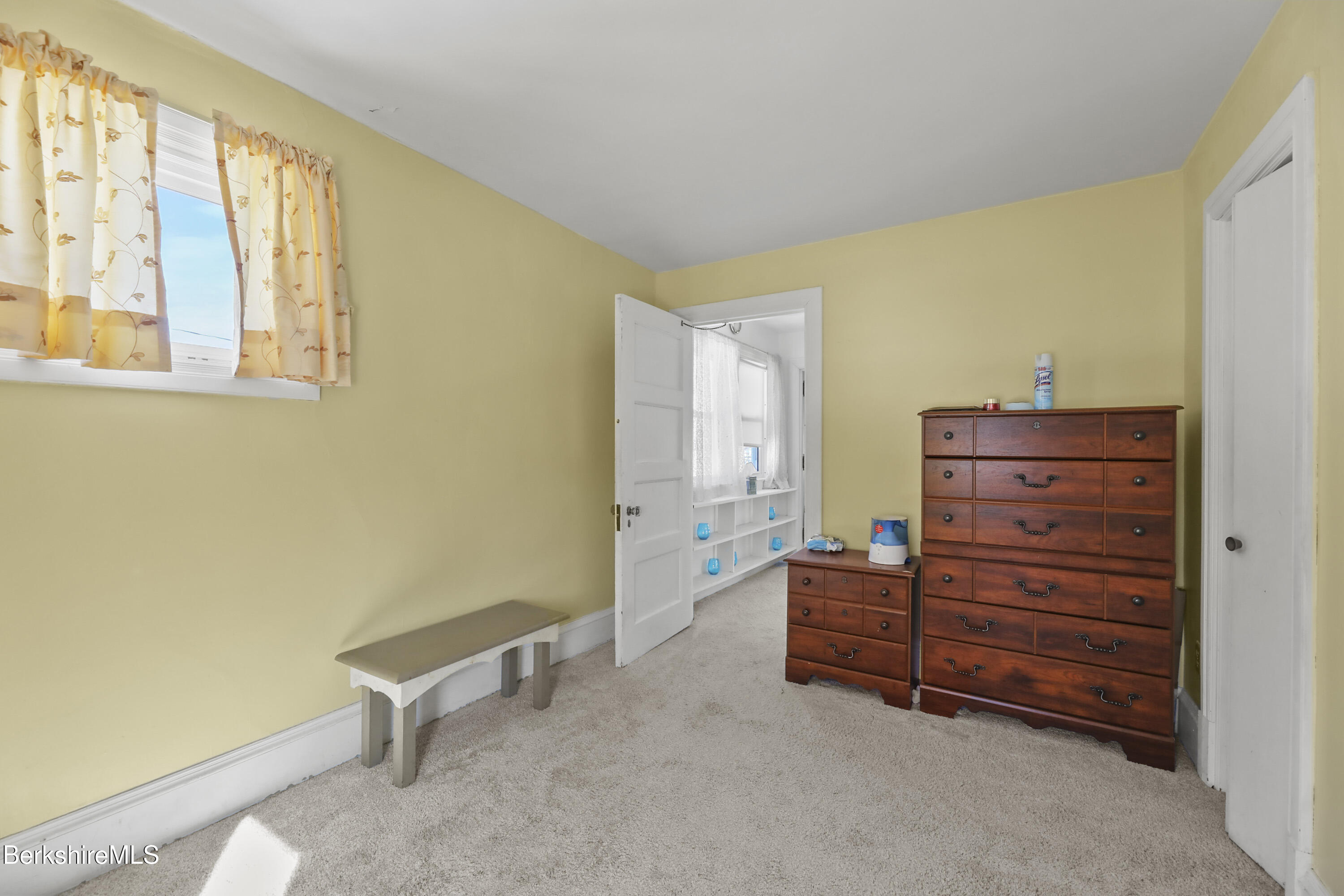 Pittsfield, Massachusetts 01201, United States, 5 Bedrooms Bedrooms, ,3 BathroomsBathrooms,Residential,Active,94284